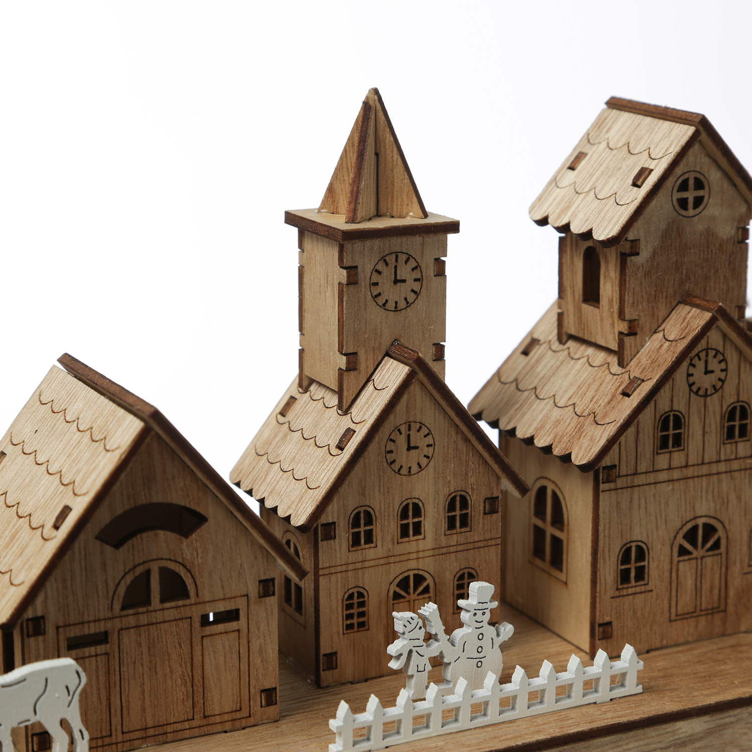 LED Holzdekoration Weihnachtsdorf - beleuchtete Winterlandschaft - L: 30cm - Timer - braun