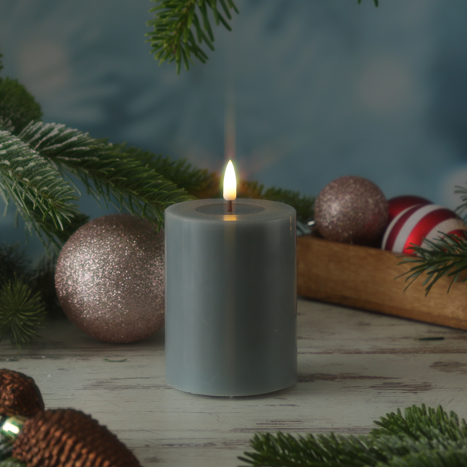 LED Stumpenkerze MIA - Echtwachs - realistische 3D Flamme - H: 10cm - Batteriebetrieb - grau