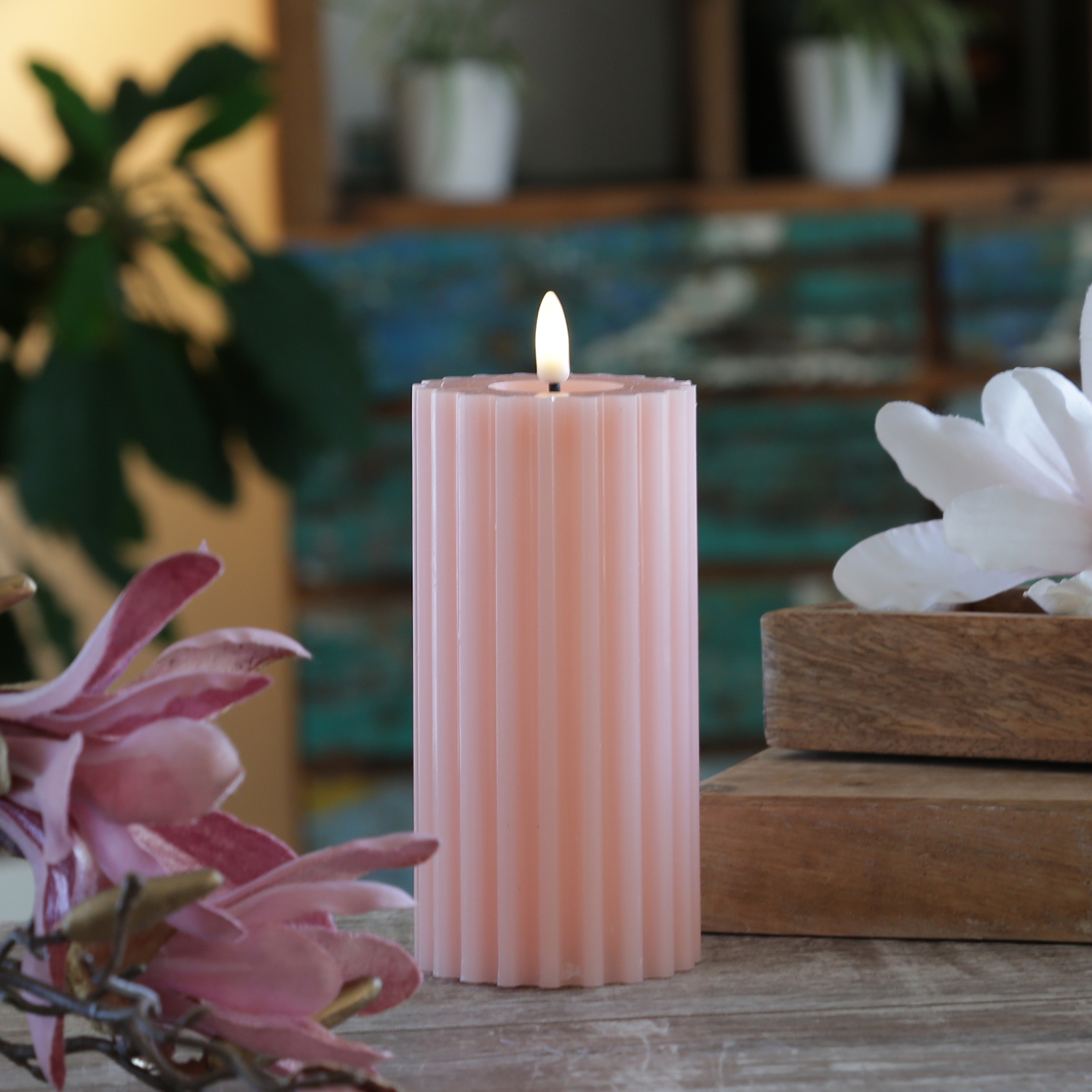 LED Kerze LIV - gerillt - Echtwachs - warmweiße 3D Flamme - H: 17,5cm - D: 7,5cm - Timer - rosa