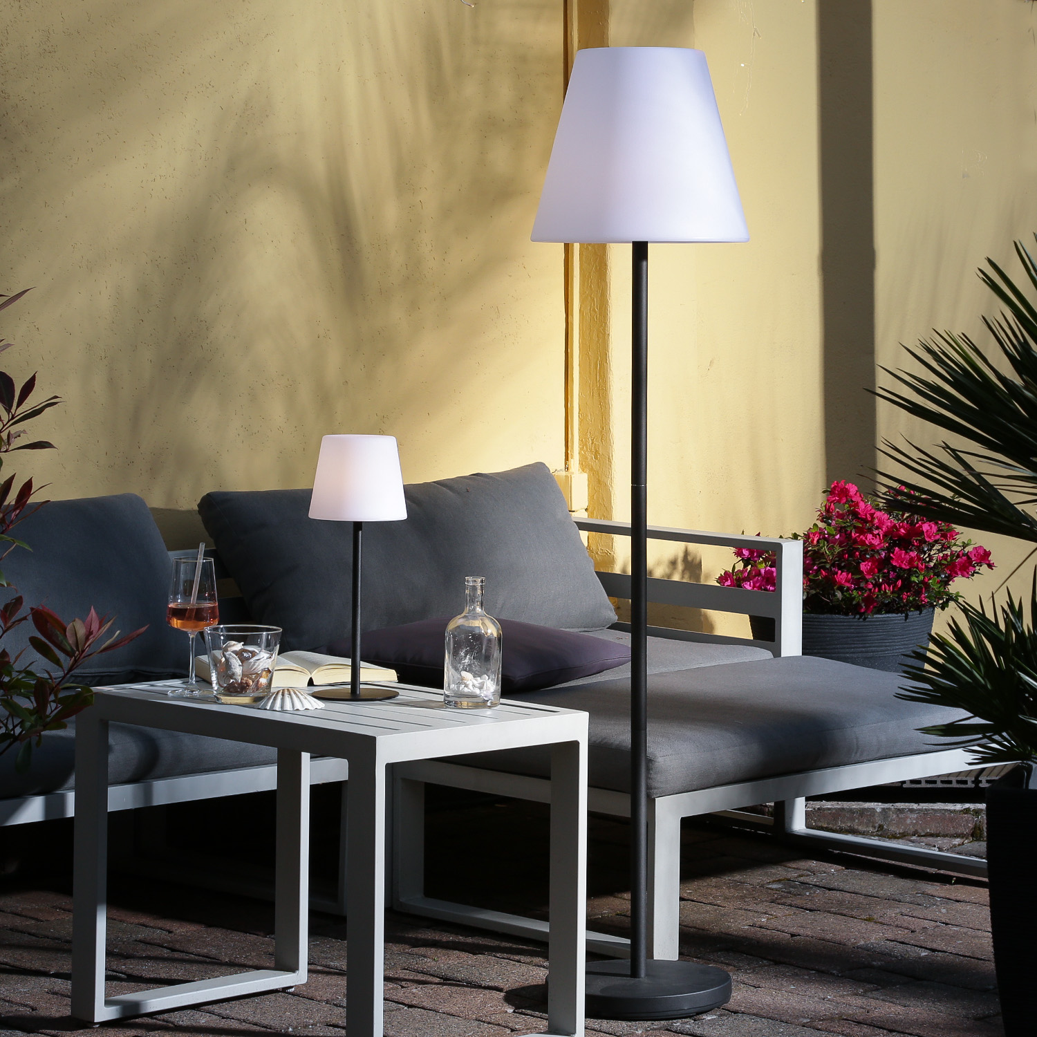 LED Garten Stehlampe - 4 Helligkeitsstufen - 2 Höhen - H: 150cm - wiederaufladbar per USB