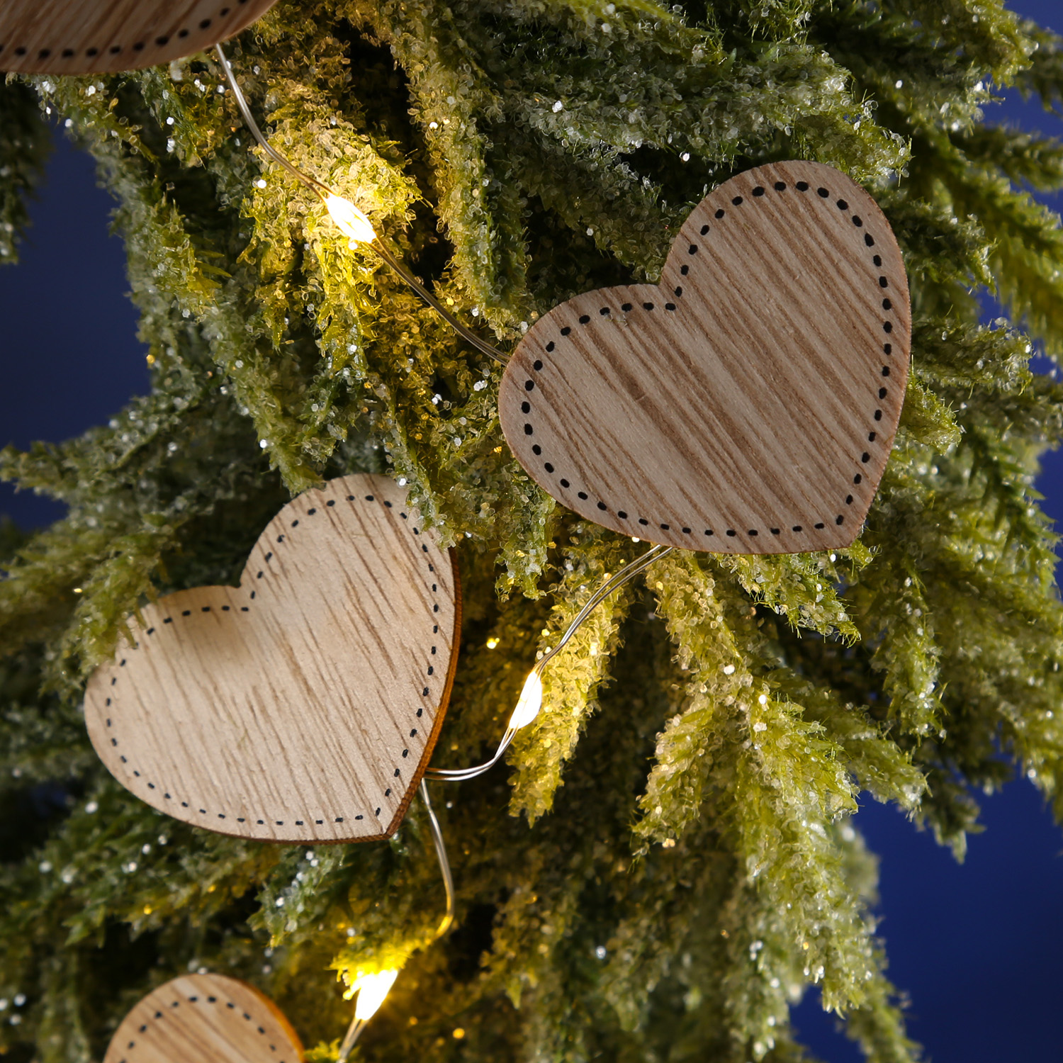 LED Lichterkette Holzherzen - 10 warmweiße LED - L: 0,90m - Batteriebetrieb - für Innen - natur