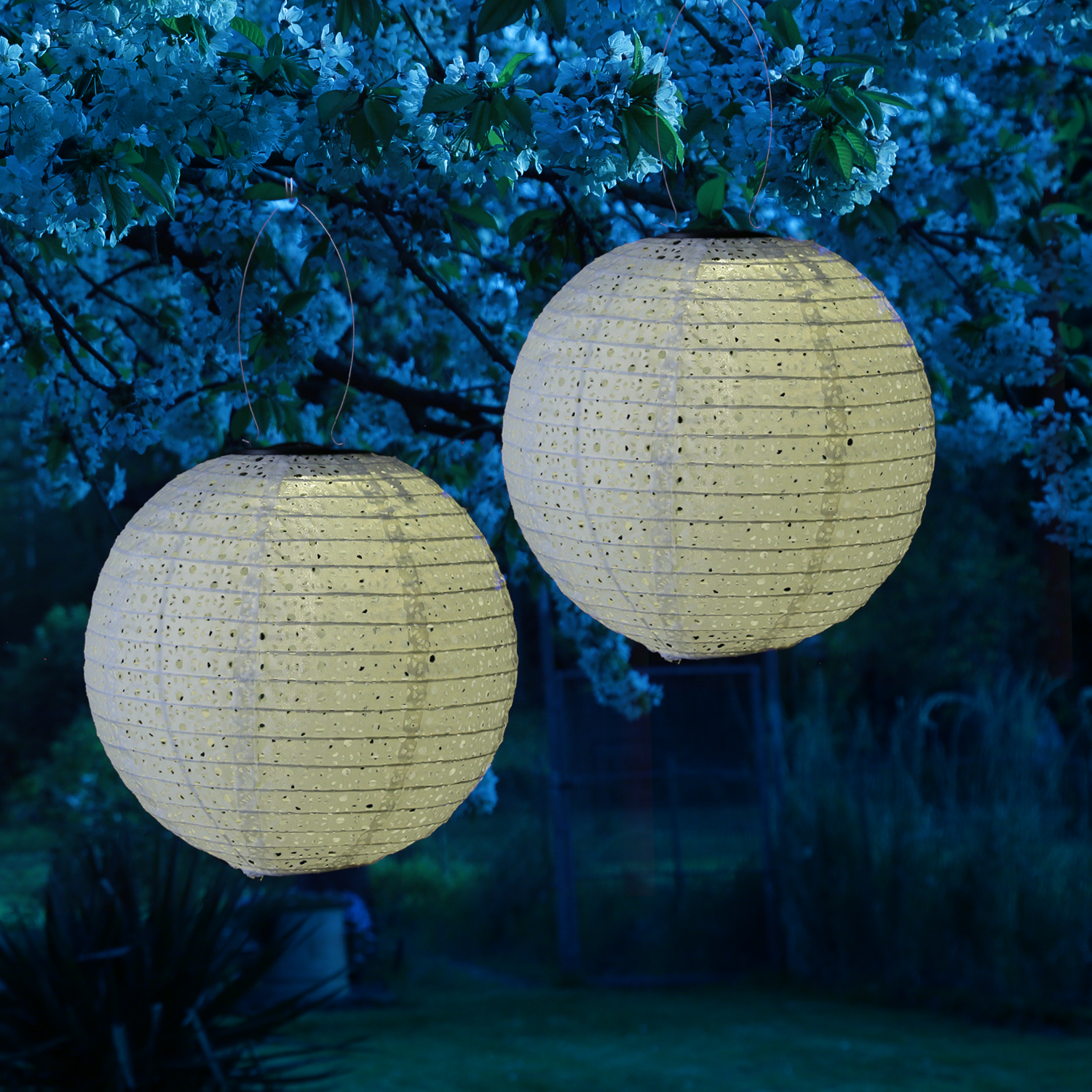 LED Solar Lampion - mit Blumenmuster - warmweiß - H: 25cm - D: 25cm - Lichtsensor - weiß - 2er Set