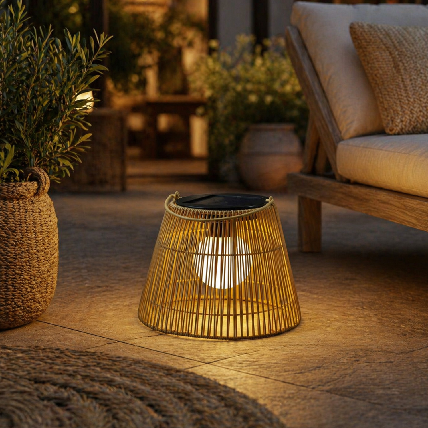 LED Solar Laterne-Haengeleuchte - Rattanoptik  - warmweisse LED - H- 22cm - Lichtsensor - natur