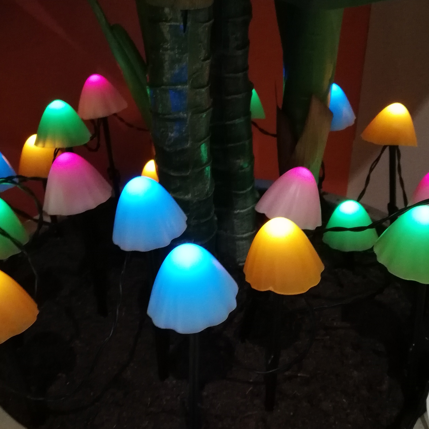 LED Lichterkette Mini Pilze - 20 Gartenstecker mit Erdspießen - 8 Funkt. - Timer - L: 3,8m - bunt