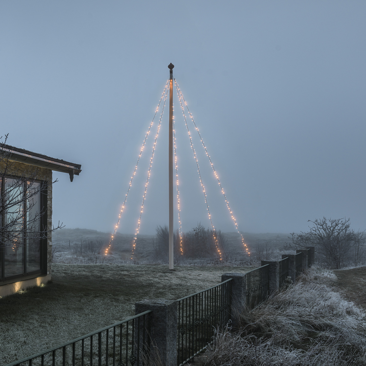 LLED Baummantel Fahnenmast Lichterkette - 5 Stränge á 100 gefrostete bernsteinfarbene LED - L: 5m