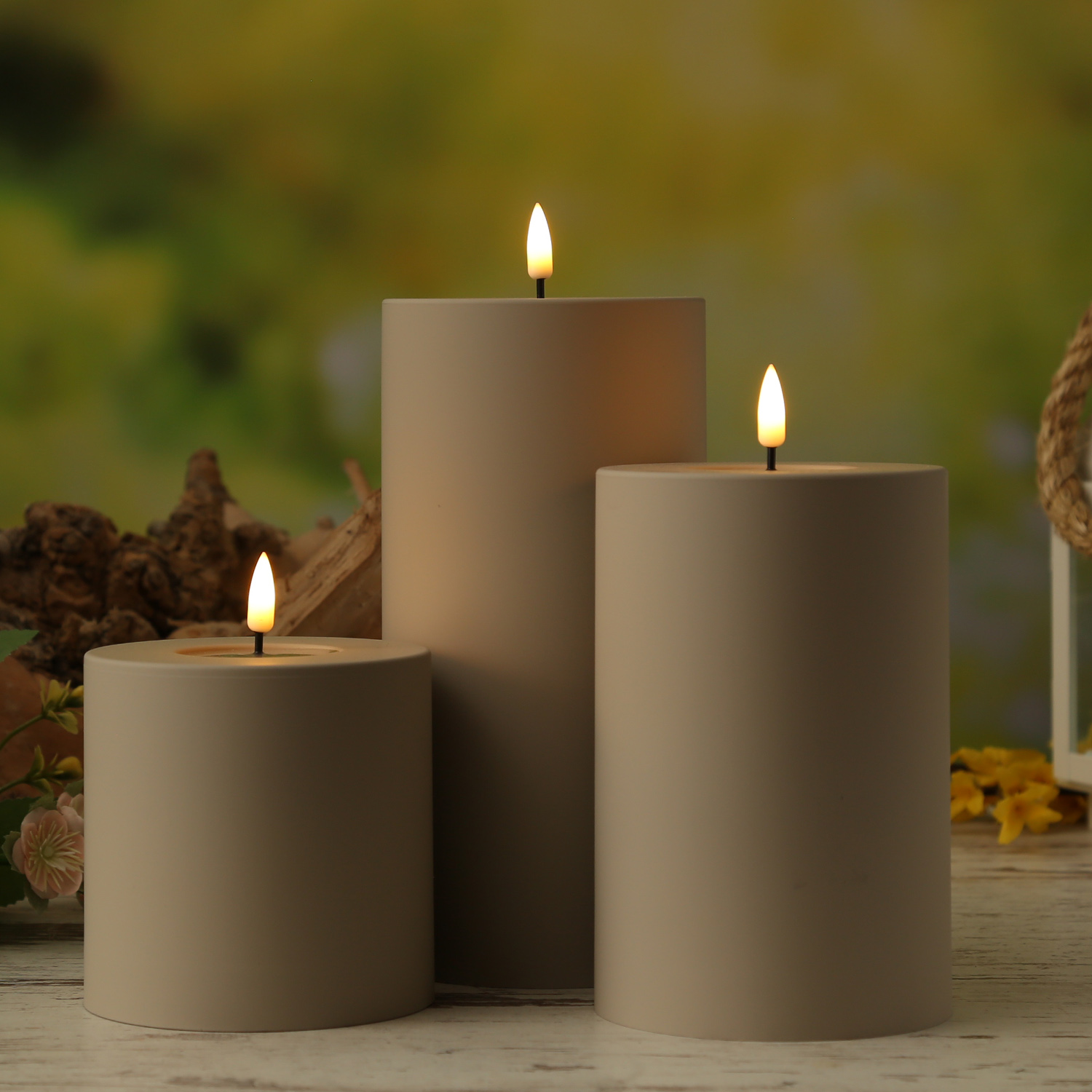 LED Stumpenkerze MIA - Kunststoff - realistische 3D Flamme - H: 10cm - D: 10cm - für Außen - sand