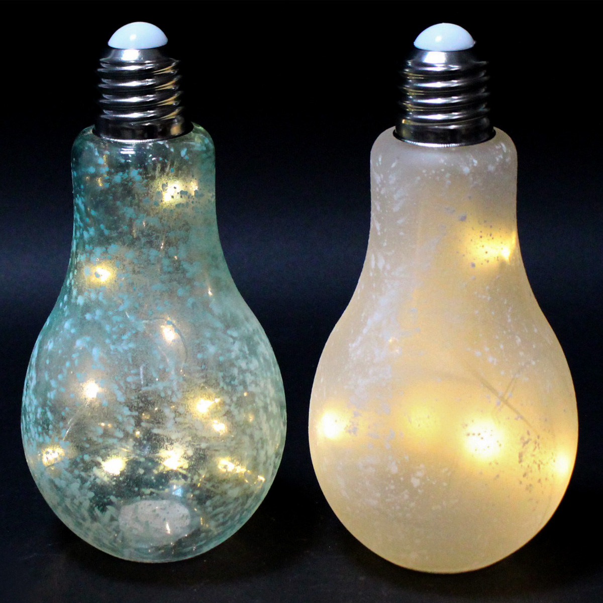LED Glühbirne mit Lichterkette zum Stellen - H: 22cm, D: 11cm - Batteriebetrieb - eisblau  gefrostet