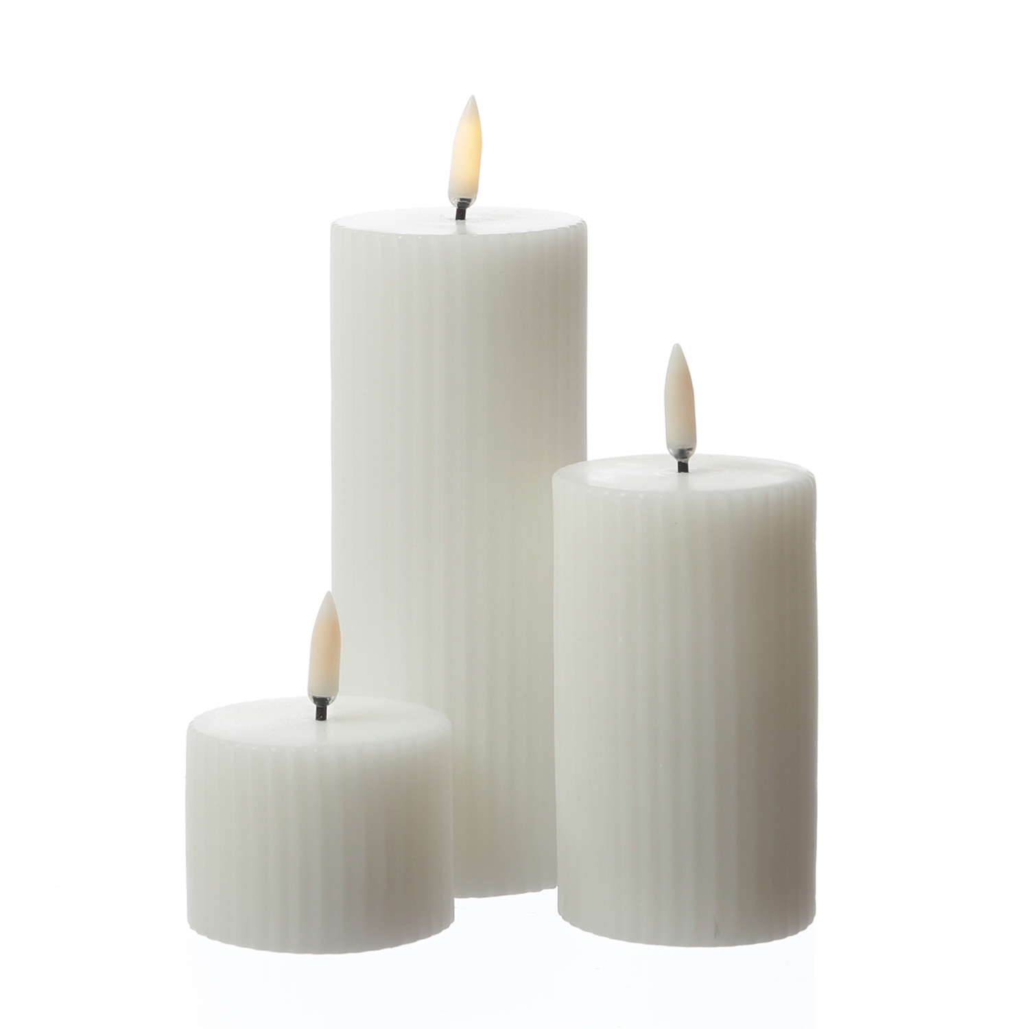 LED Mini Kerze THEA - mit Rillen - Echtwachs - 3D Flamme - D: 5,8cm - H: 7,3cm - Timer - weiß