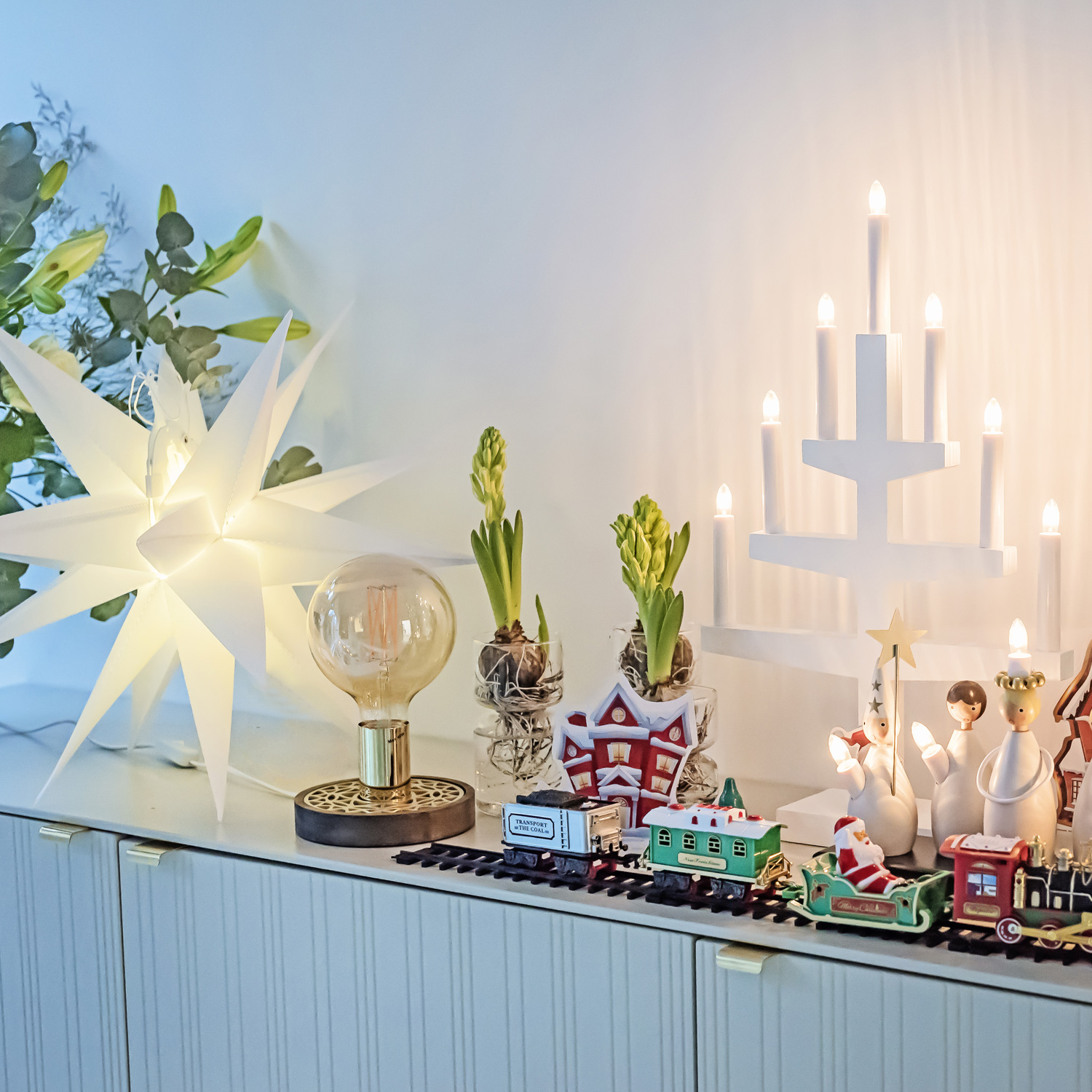 LED Outdoor 3D Stern "Alice" - hängend - 12 warmweiße LED - D: 60cm - Batterie - Timer - weiß