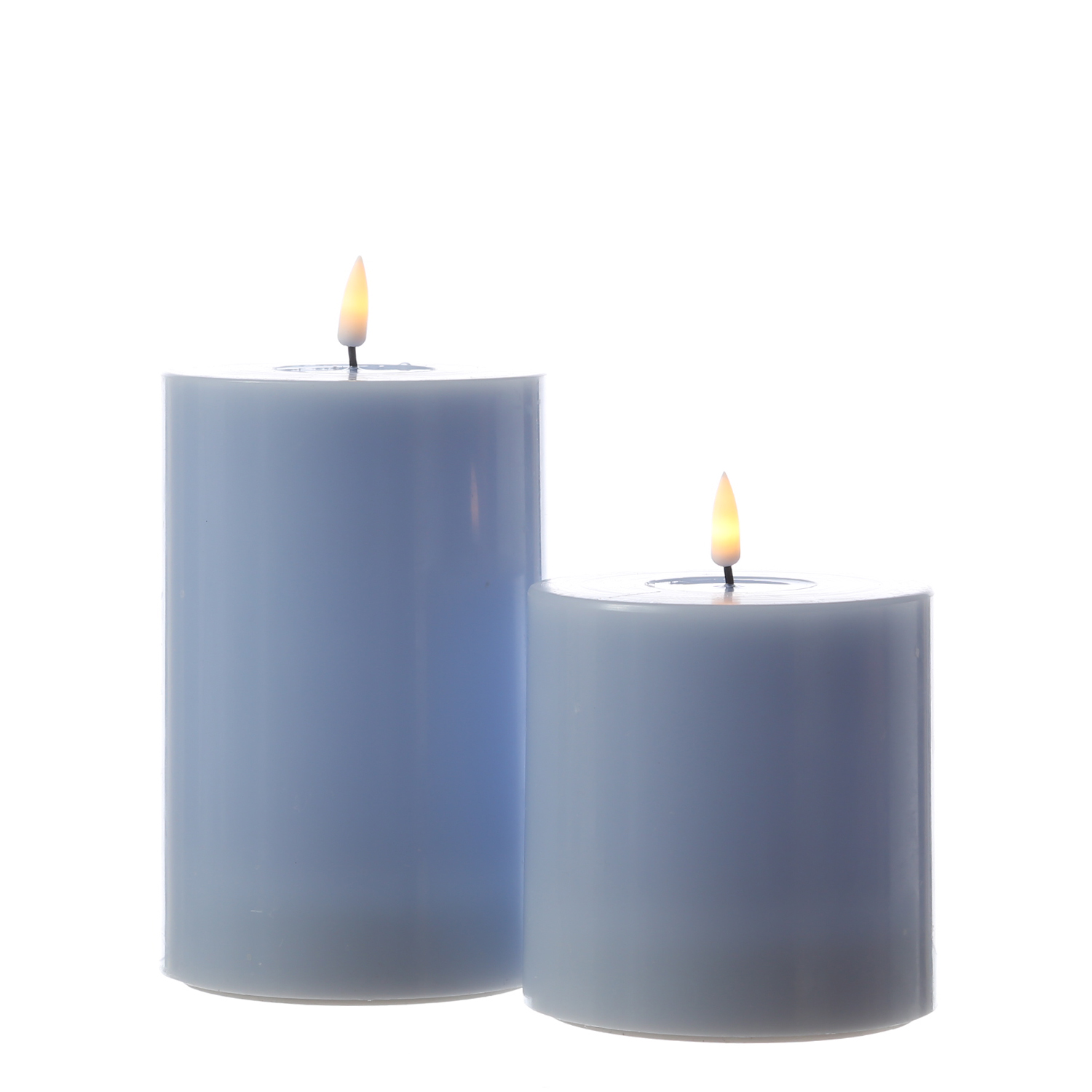 LED Stumpenkerze MIA - Echtwachs - realistische 3D Flamme - H: 15cm - D: 10cm - hellblau