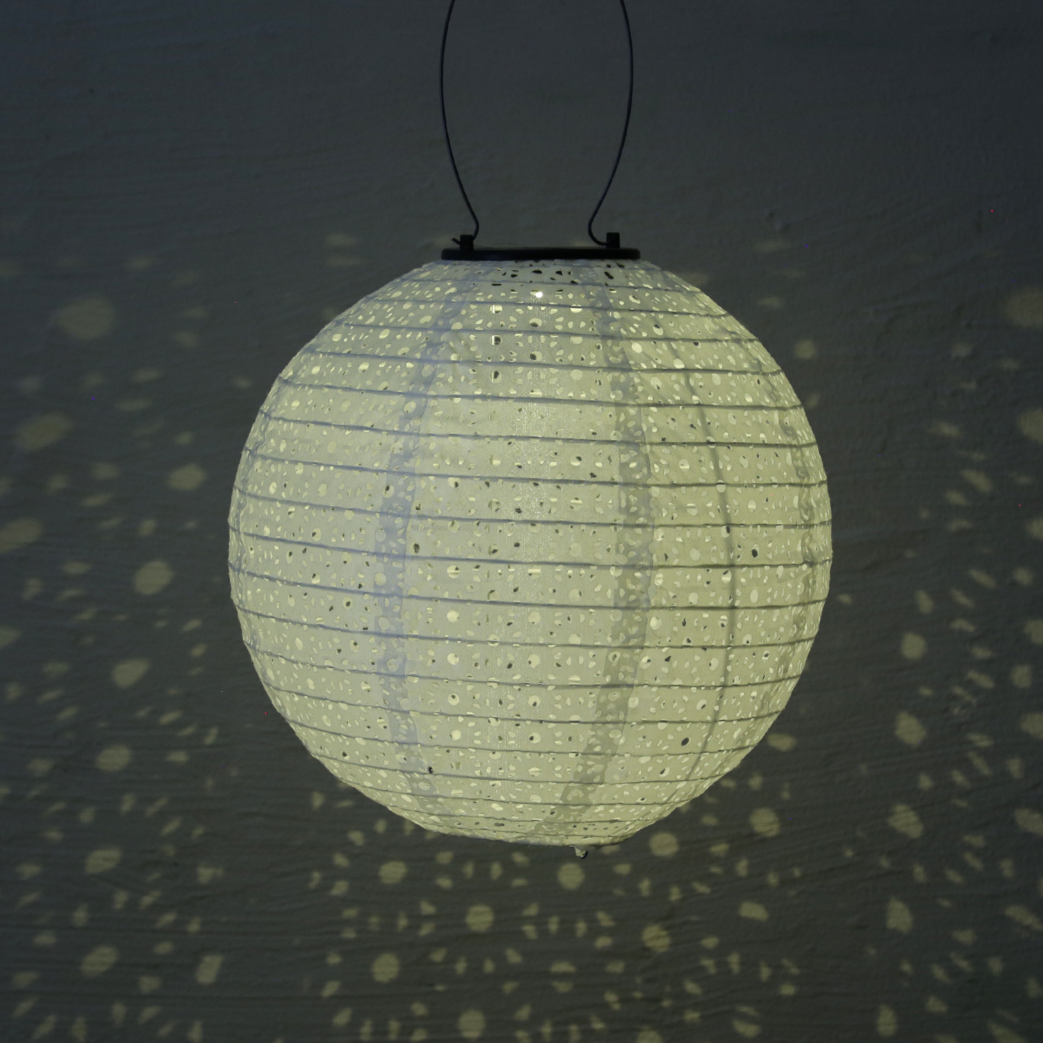 LED Solar Lampion - mit Blumenmuster - warmweiße LED - H: 25cm - D: 25cm - Lichtsensor - weiß
