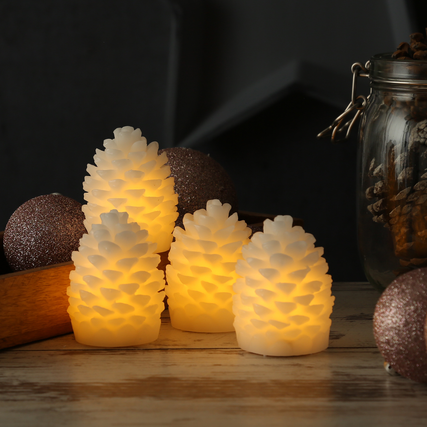 LED Kerzen Tannenzapfen - 4 Mini Zapfen aus Echtwachs - H: 7,5cm - inkl. Batterien - weiß - 4er Set