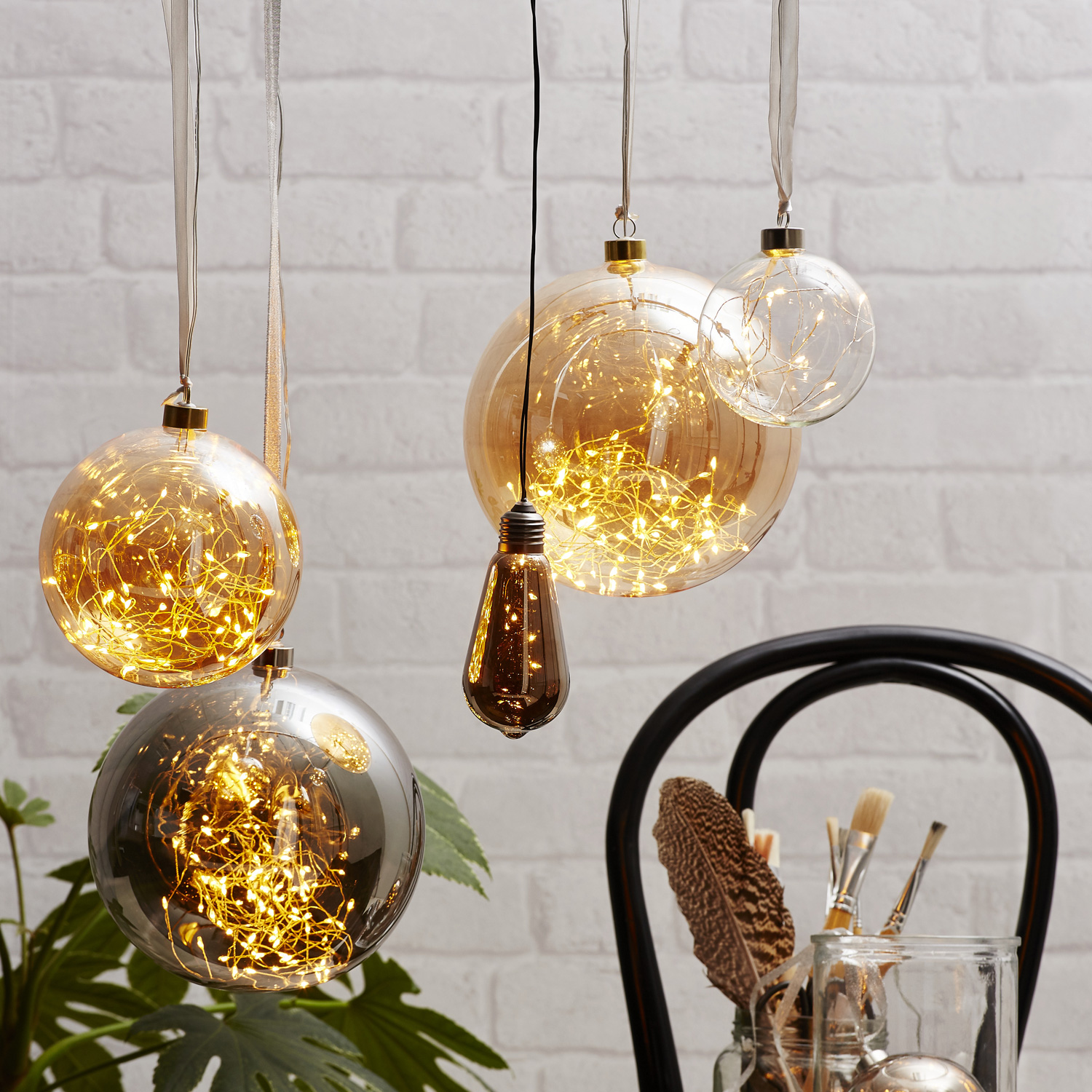 Glaskugel GLOW - Rauchglas - 80 warmweiße LED am Draht - D: 20cm - inkl. Trafo - 3m Kabel