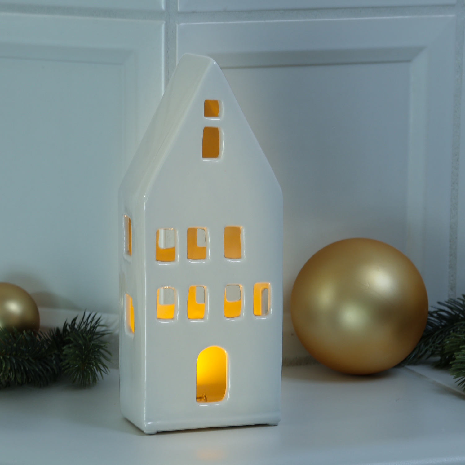 LED Haus - Porzellan Lichthaus - warmweiße LED - H: 24cm - inkl. Batterie - für Innen - weiß