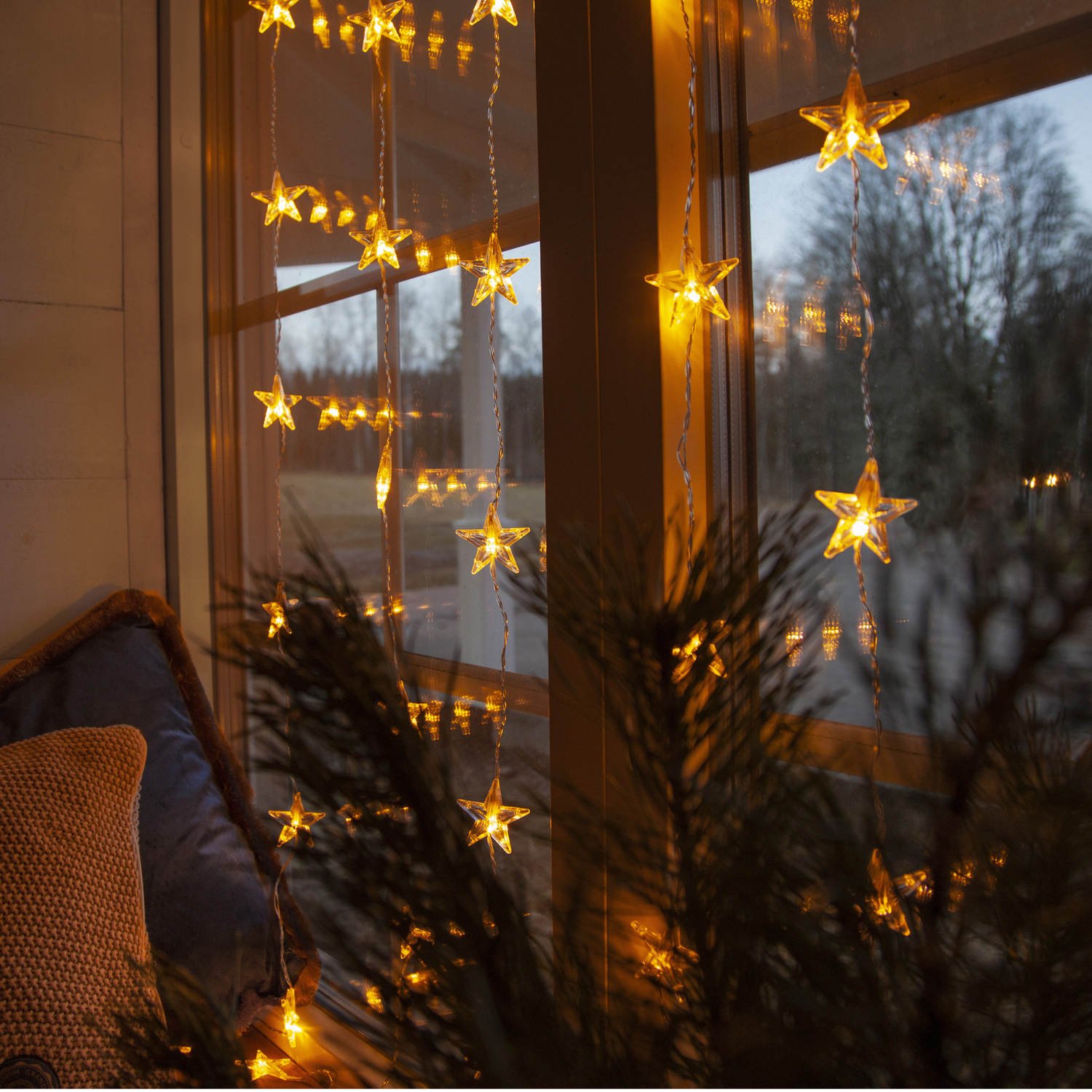 LED Lichtervorhang mit 30 Sternen - 30 warmweiße LED - 90x120cm - inkl. Trafo - für Innen