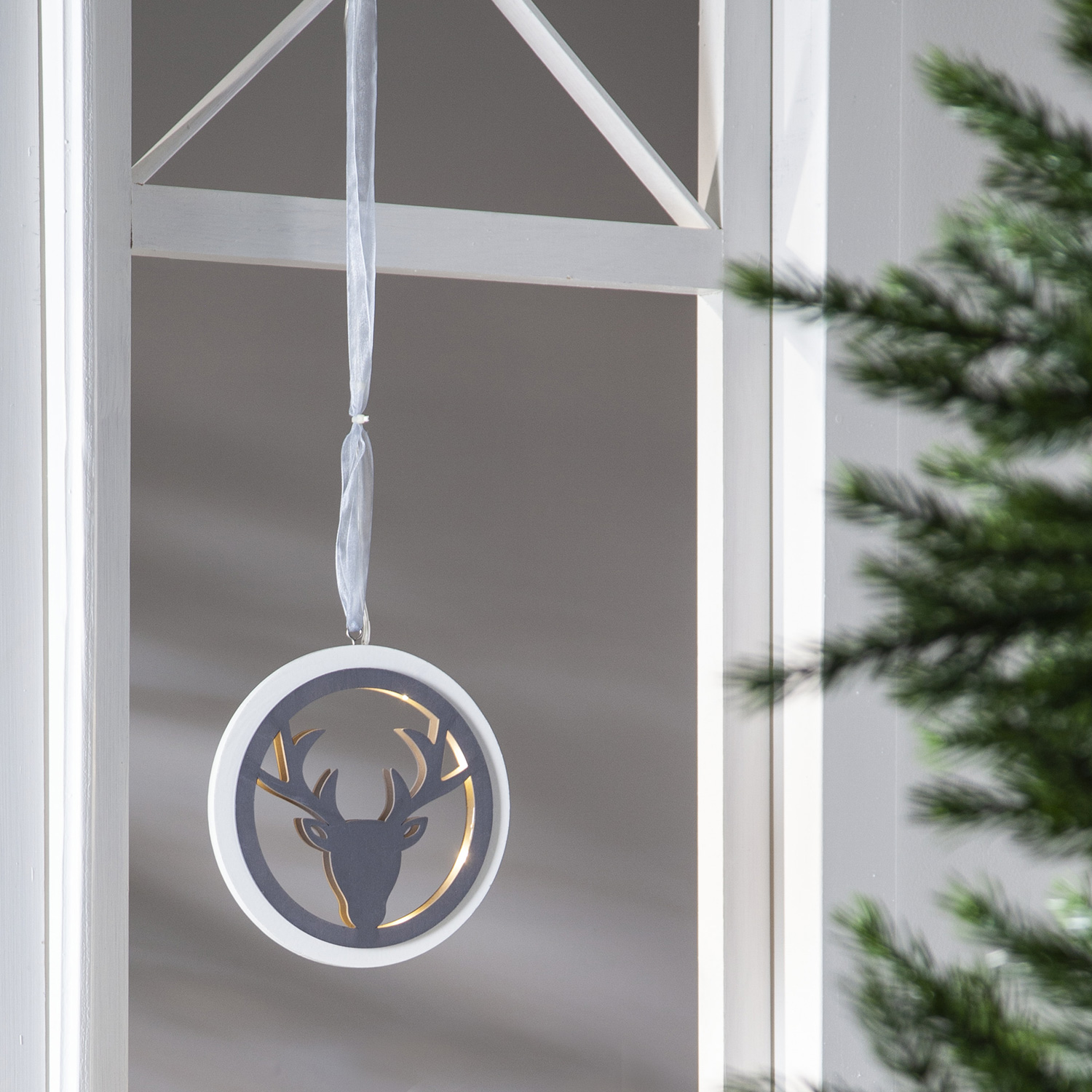 LED-Aufhänger Jagdmeister - 8 warmweiße LED - D16cm - Batteriebetrieb - Timer - weiß/graues Holz