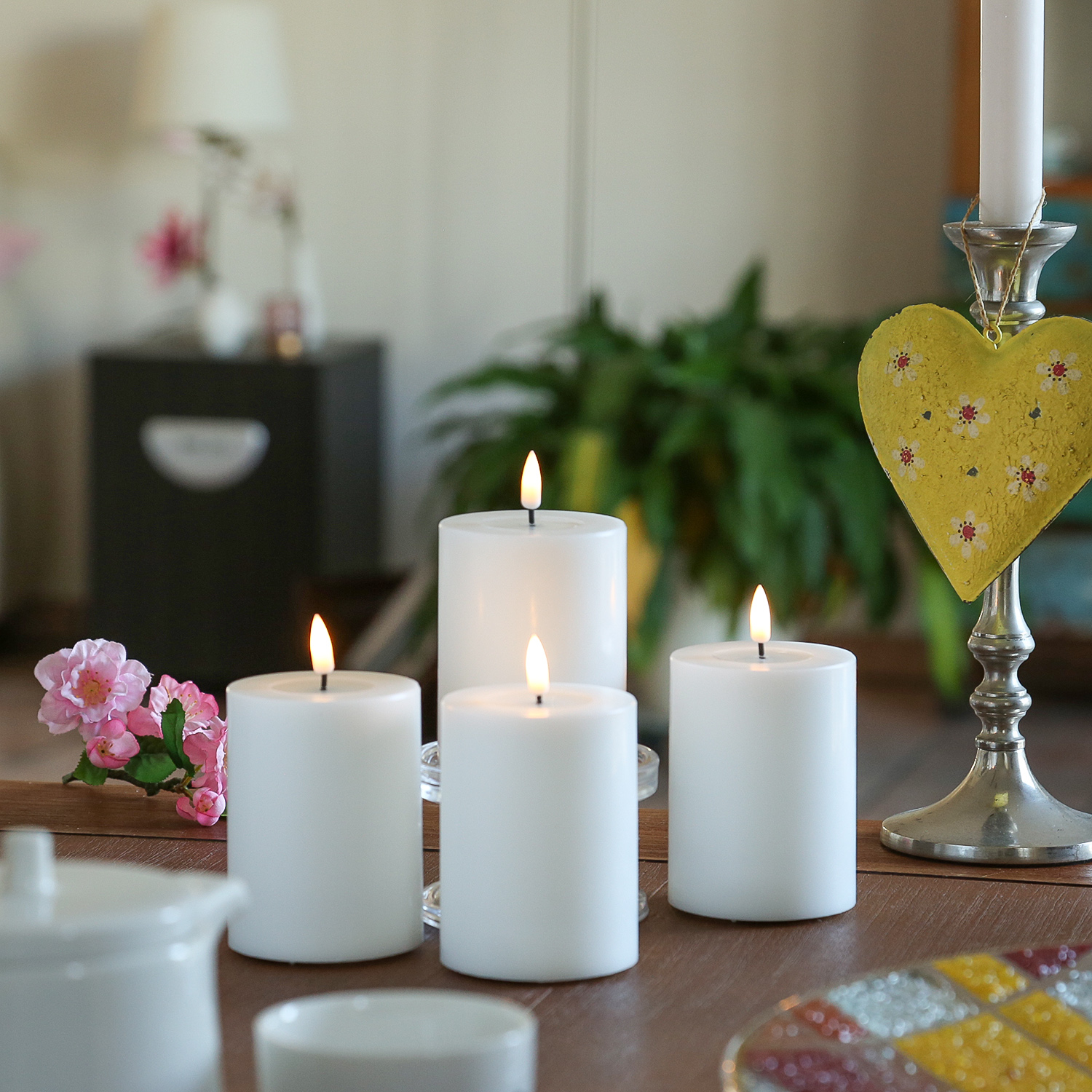 LED Kerzenset MIA - Echtwachs - H: 10cm/D: 7,5cm - mit Batterien/Fernbedienung - weiß - 4er Set