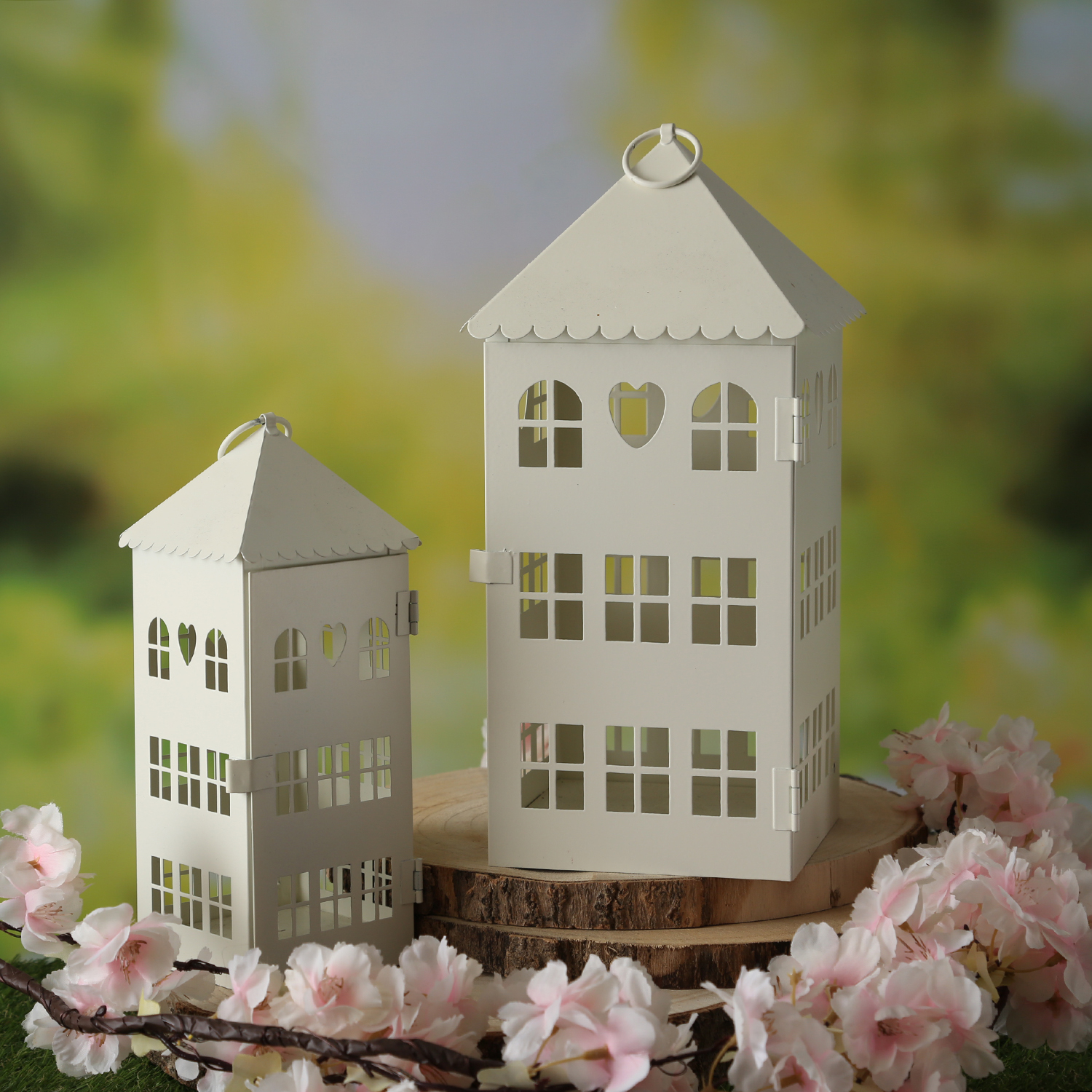 Laternen in Hausform mit Herz - 2er Set Metallhäuser - Lichthäuser - H: 30cm/23cm - weiß