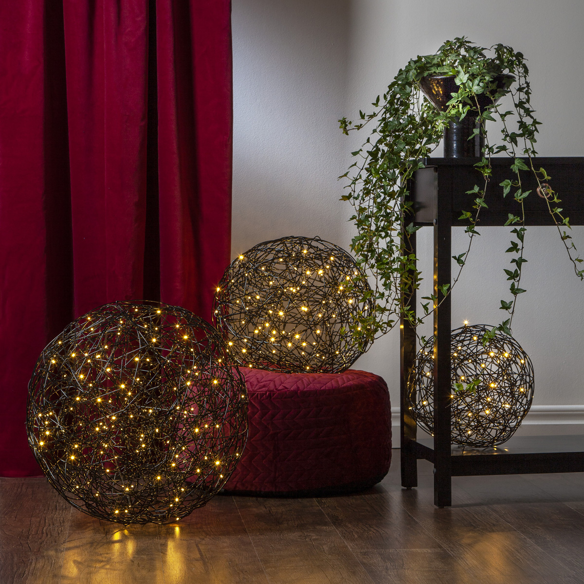 LED 3D Designkugel "Trassel" - D: 50cm - 150 warmweiße LED - Indoor & Outdoor - schwarz