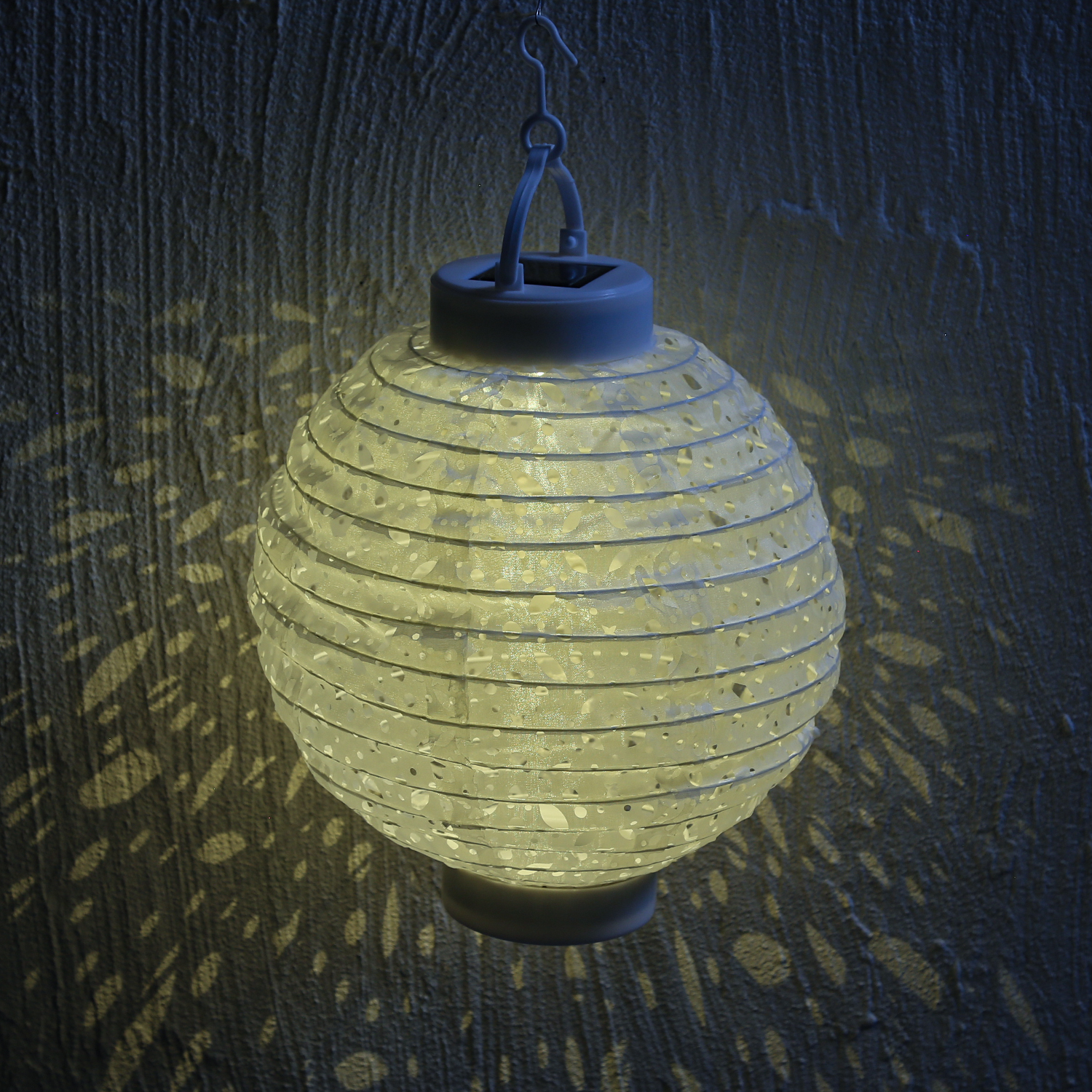 LED Solar Lampion - mit Muster - warmweiße LED - H: 23cm - D: 20cm - Lichtsensor - weiß