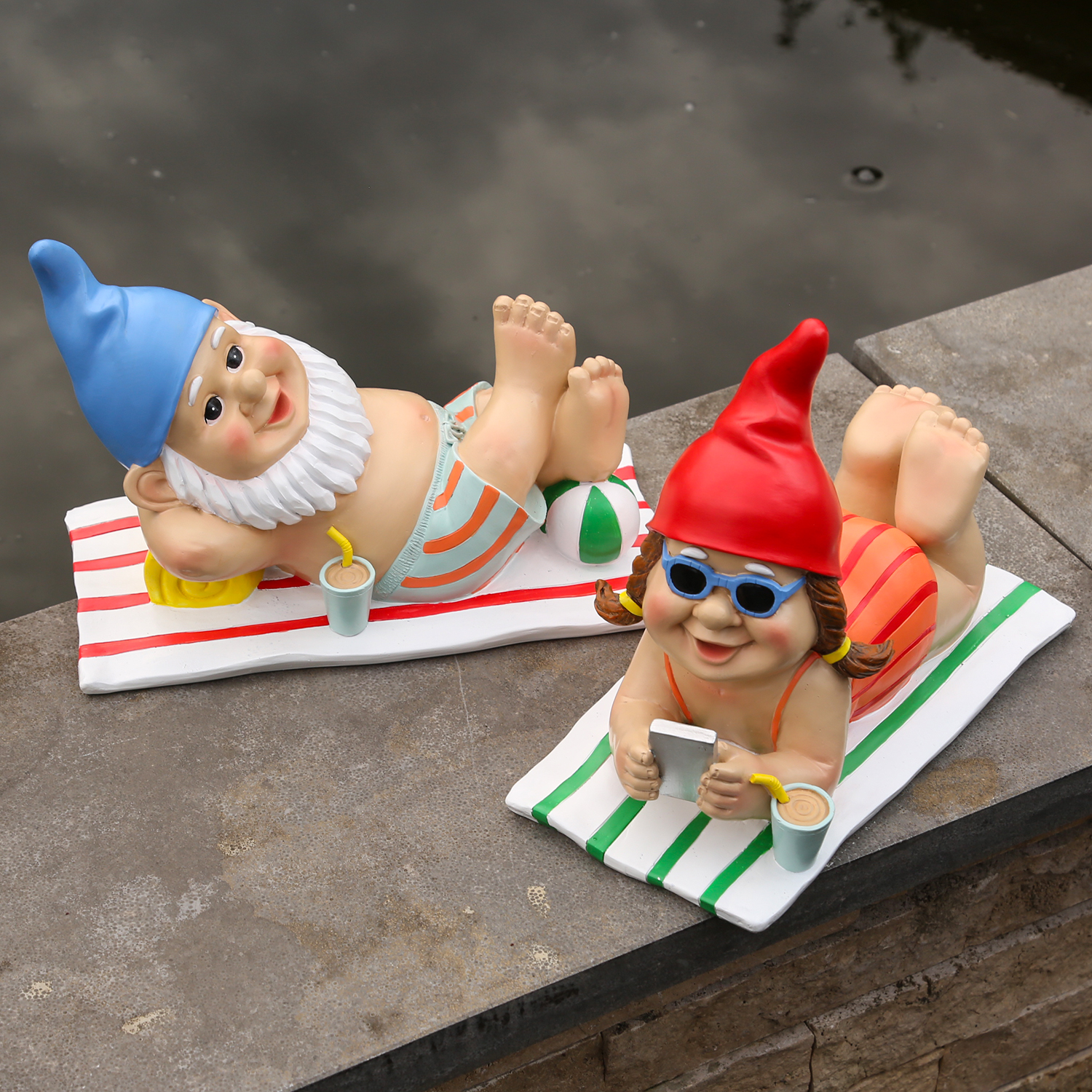 Gartenzwerg BERT - Dekofigur liegend - Mann - Polyresin - H: 17,5cm - bunt