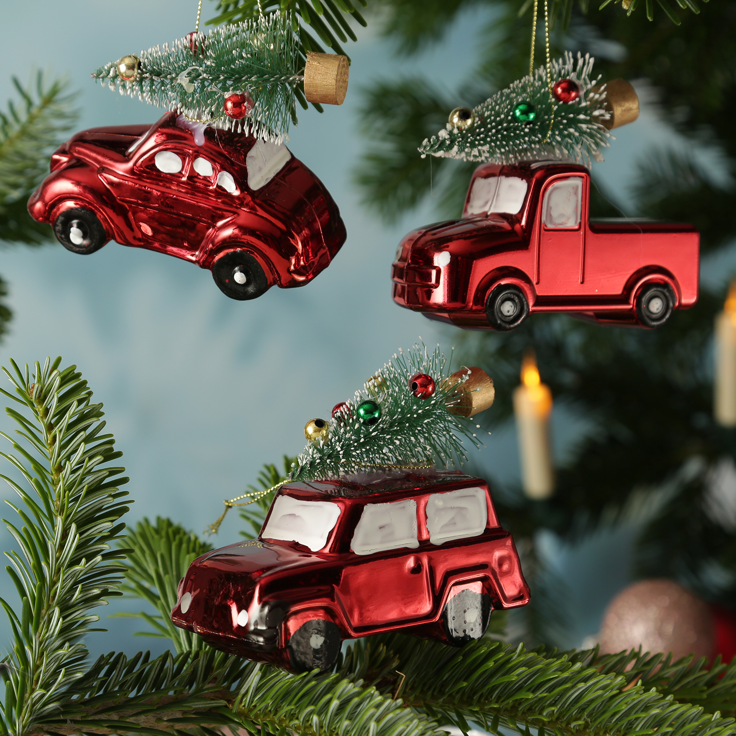 Weihnachtsbaumschmuck Mini Autos mit Weihnachtsbaum - bruchfest - H: 9cm - 3er Set - rot