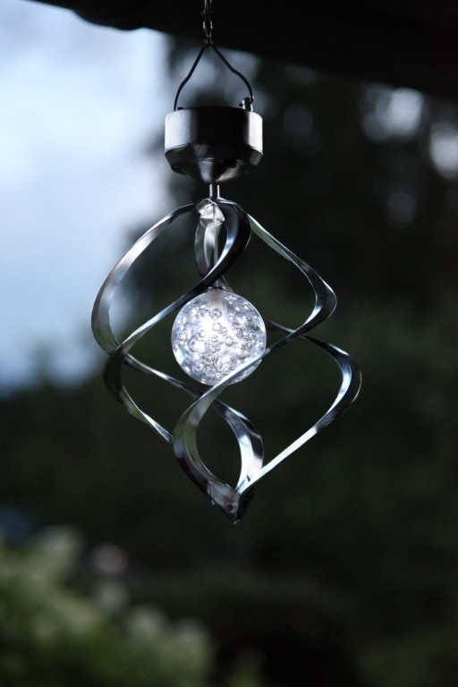 LED  Solar Windspiel "Spiral" - kaltweiße LED - Dämmerungssensor - drehend und leuchtend - silber