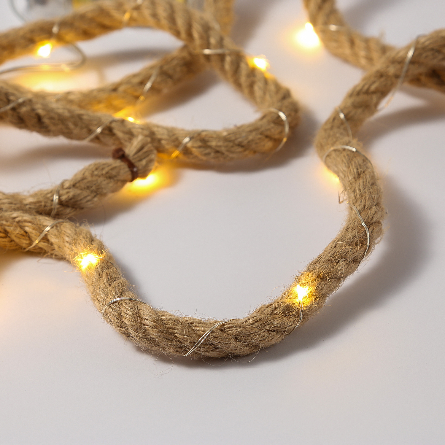 LED Lichterkette im Seil - 15 warmweiße LED auf Kupferkette - L: 1,5m - Batteriebetrieb