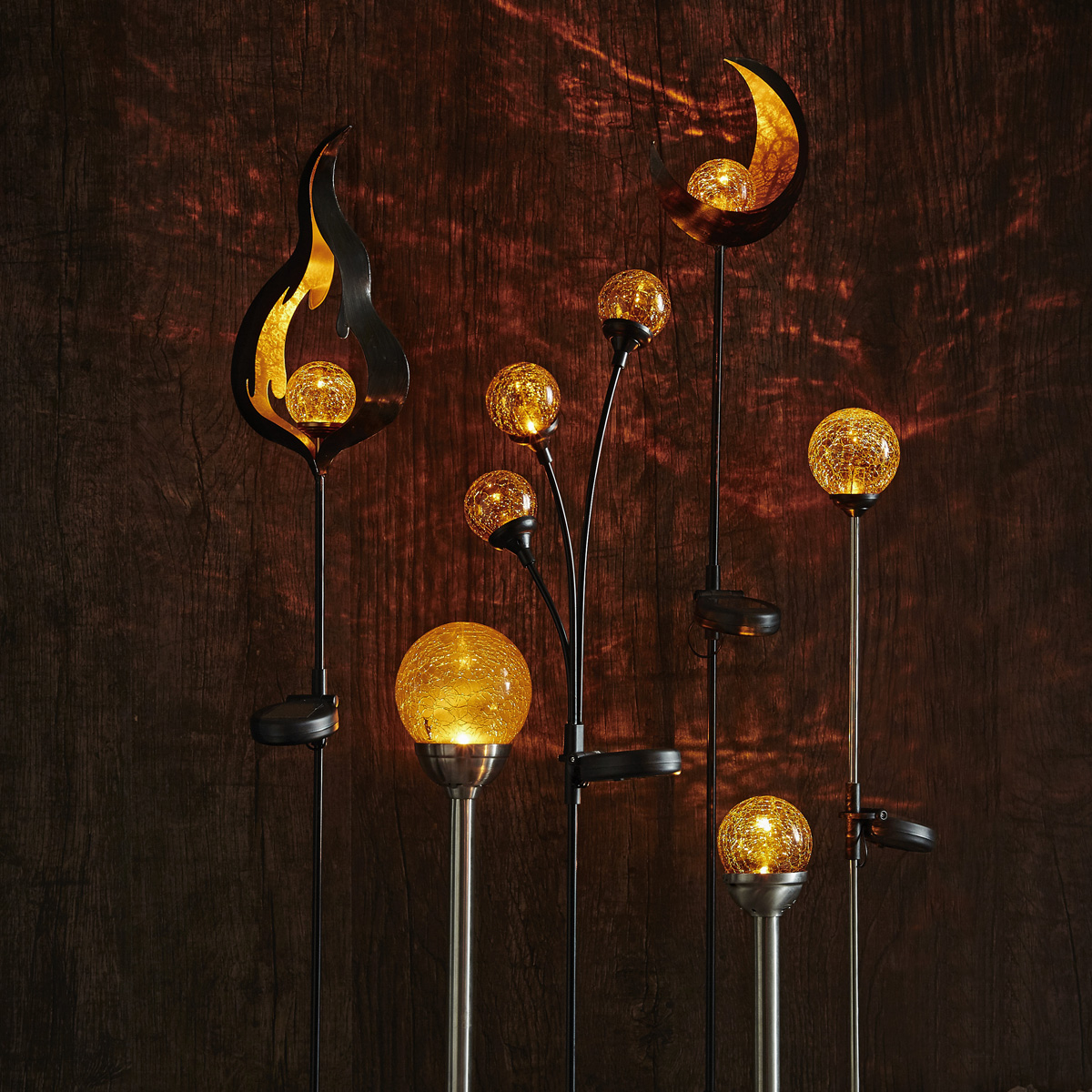 LED Solarstab "Feuer"- schwarz - amber LED - Glaskugel in Flamme - H: 85cm - Dämmerungssensor