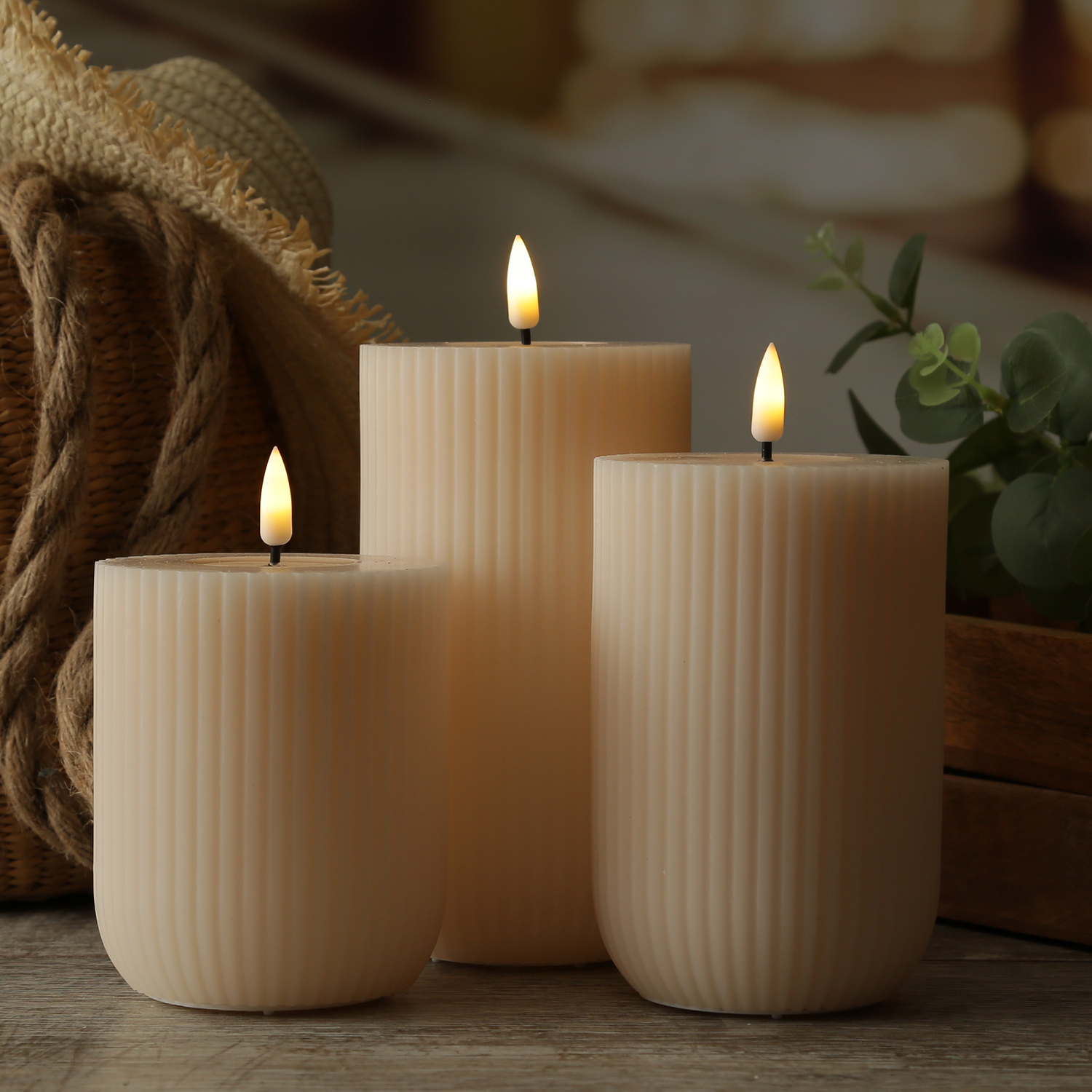 LED Stumpenkerze MIA - gerillt - Echtwachs - 3D Flamme - H: 15cm - D: 8cm - creme