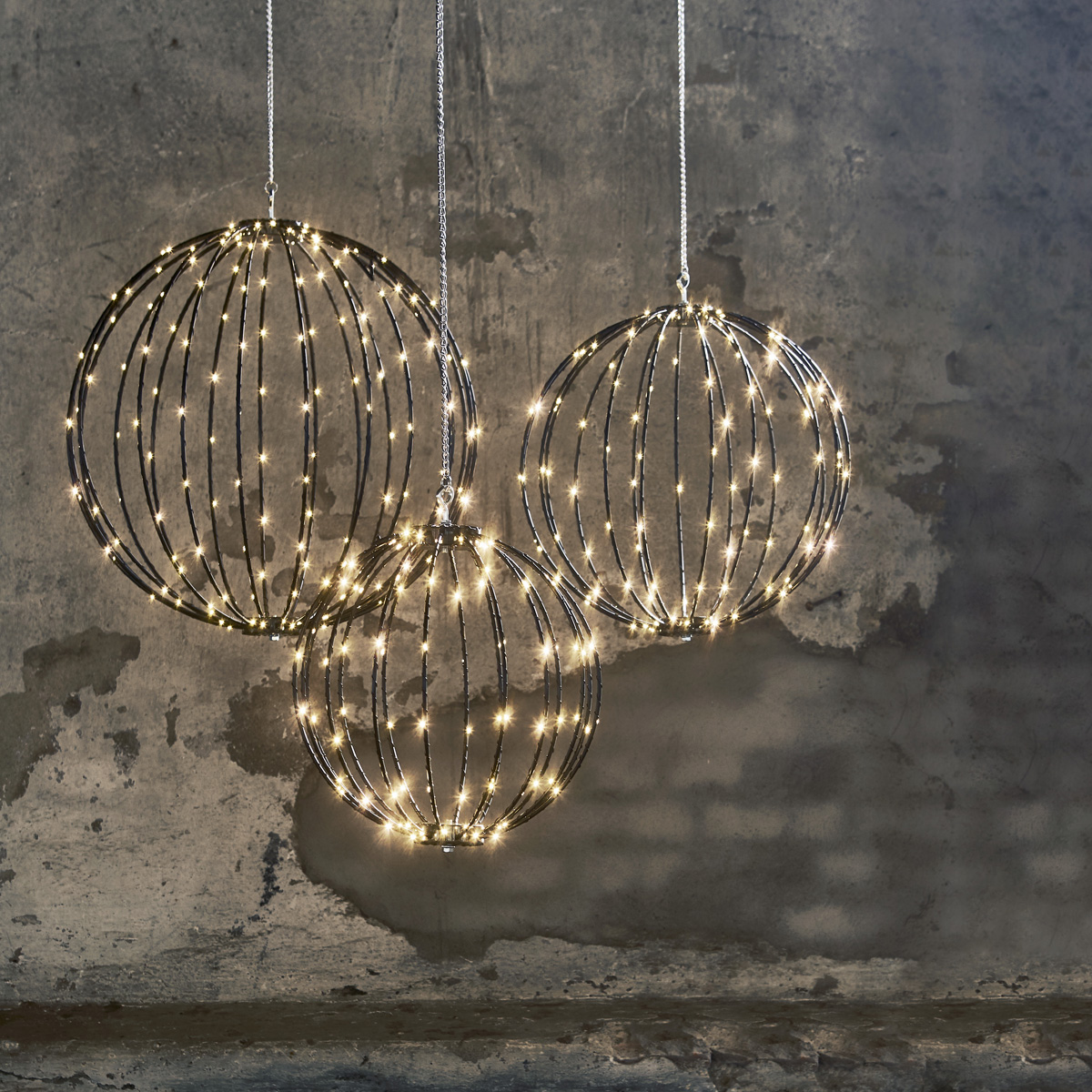 LED 3D Designkugel "Mounty" - D: 40cm - 126 warmweiße LED - 8 Funktionen - faltbar - schwarz
