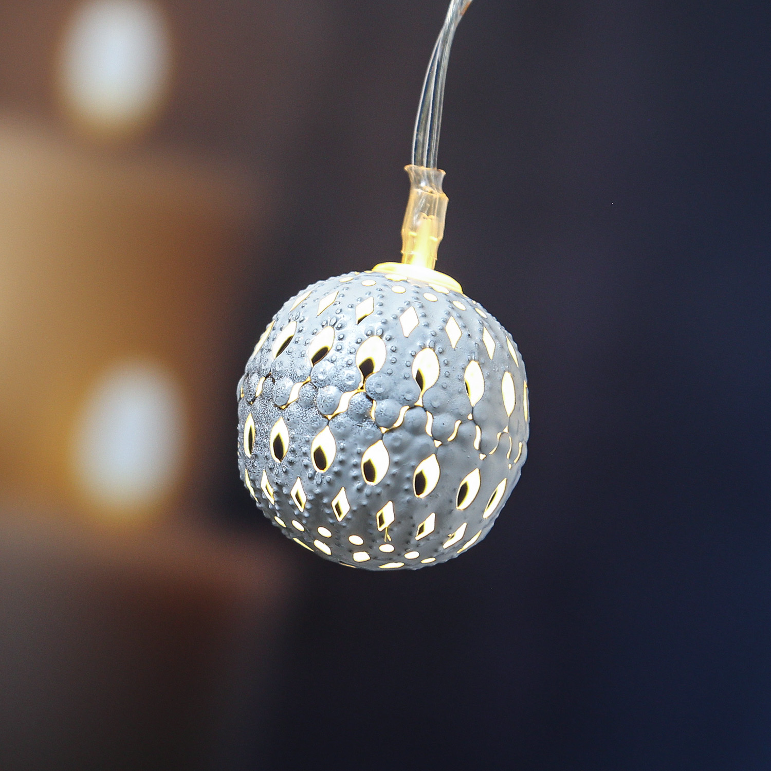 LED Dekolichterkette Metallkugeln - 8 warmweiße LED - D: 4cm - L: 0,7m - Batterie - weiß