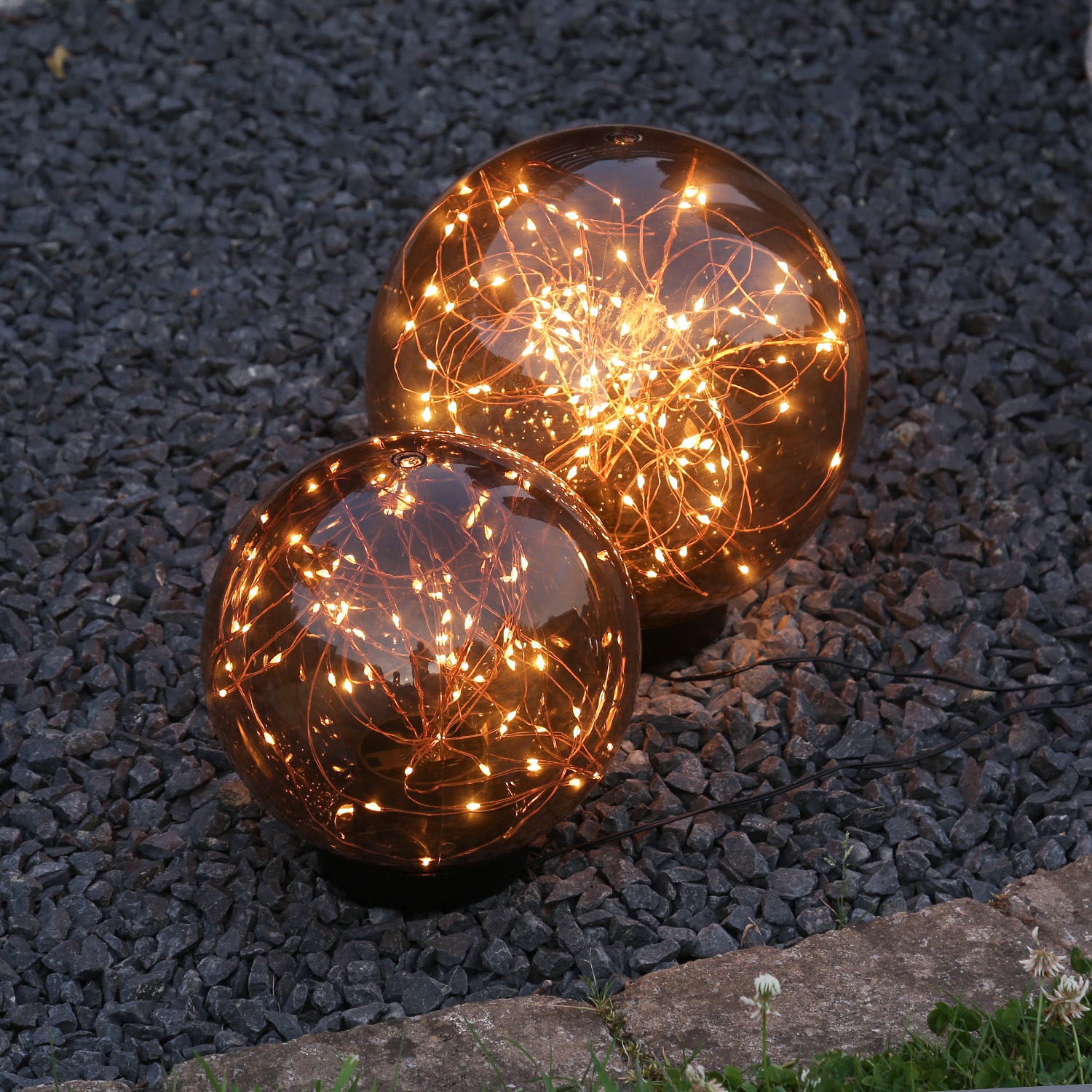 LED Kugel mit Drahtlicherkette - stehend - 100 bernsteinfarbene LED - D: 25cm - f. Außen - rauchgrau LED Kugel mit Drahtlicherkette - stehend - 100 bernsteinfarbene LED - D: 25cm - f. Außen - rauchgrau