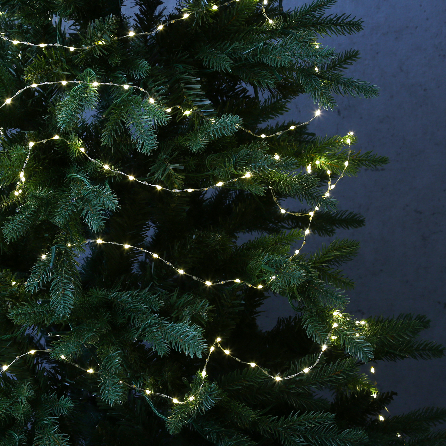 LED Drahtlichterkette Compact - 378 warmweiße/bernsteinfarbene LED - L: 6m - 8 Funkt. - Trafo - gold