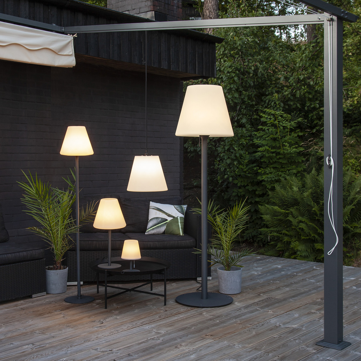 Garten-Beistelllampe/Tischlampe - H: 60cm - weißer 28cm Lampenschirm