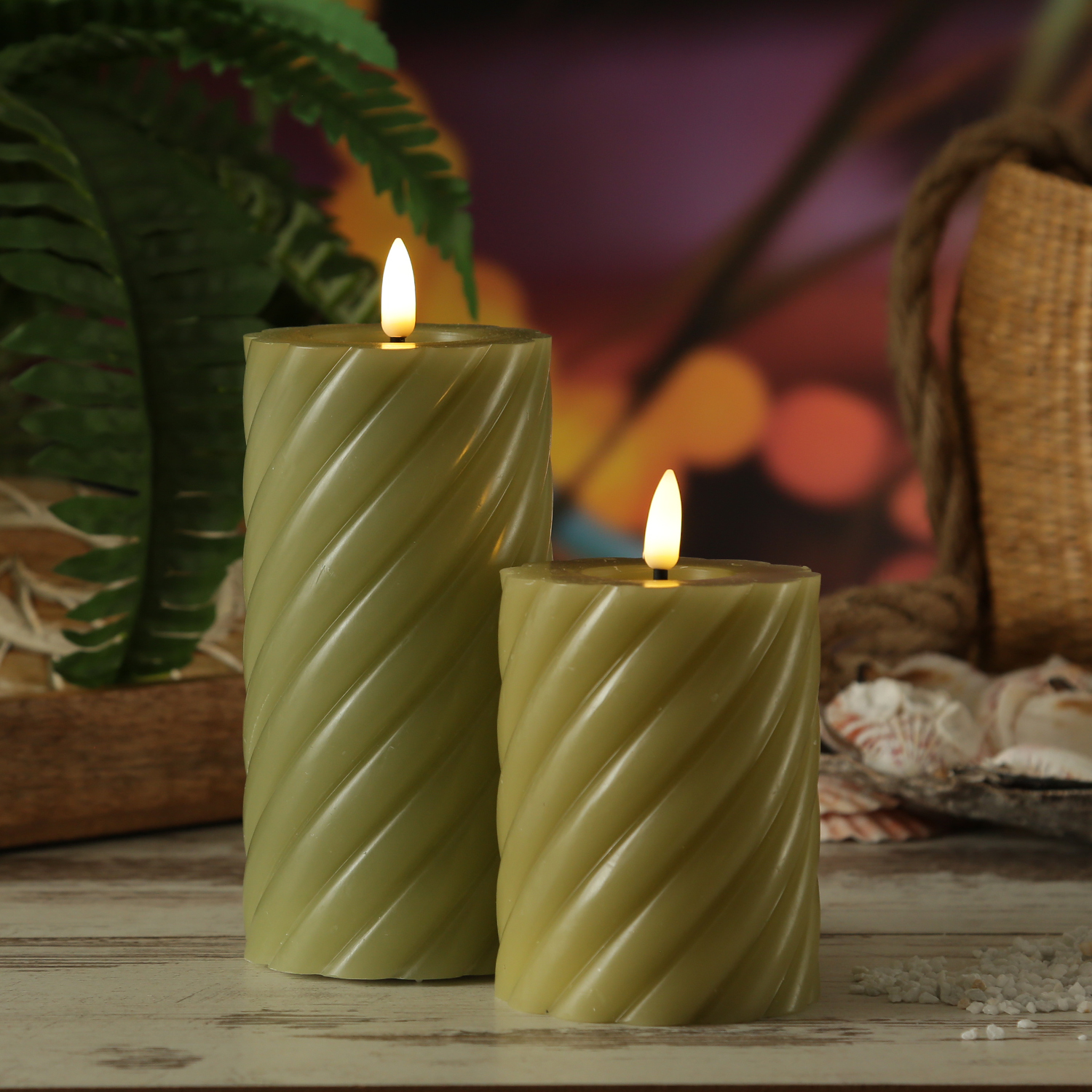 LED Stumpenkerze TWIST - Echtwachs - warmweiße 3D Flamme - H: 12,5cm - Batterie - Timer - grün