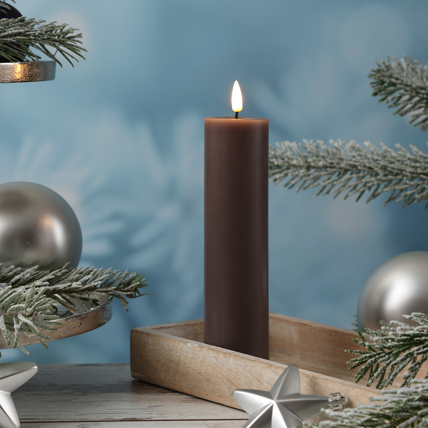 LED Stumpenkerze MIA - Echtwachs - realistische 3D Flamme - H: 20cm - D: 5cm
