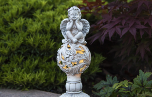 Figuren und Skulpturen