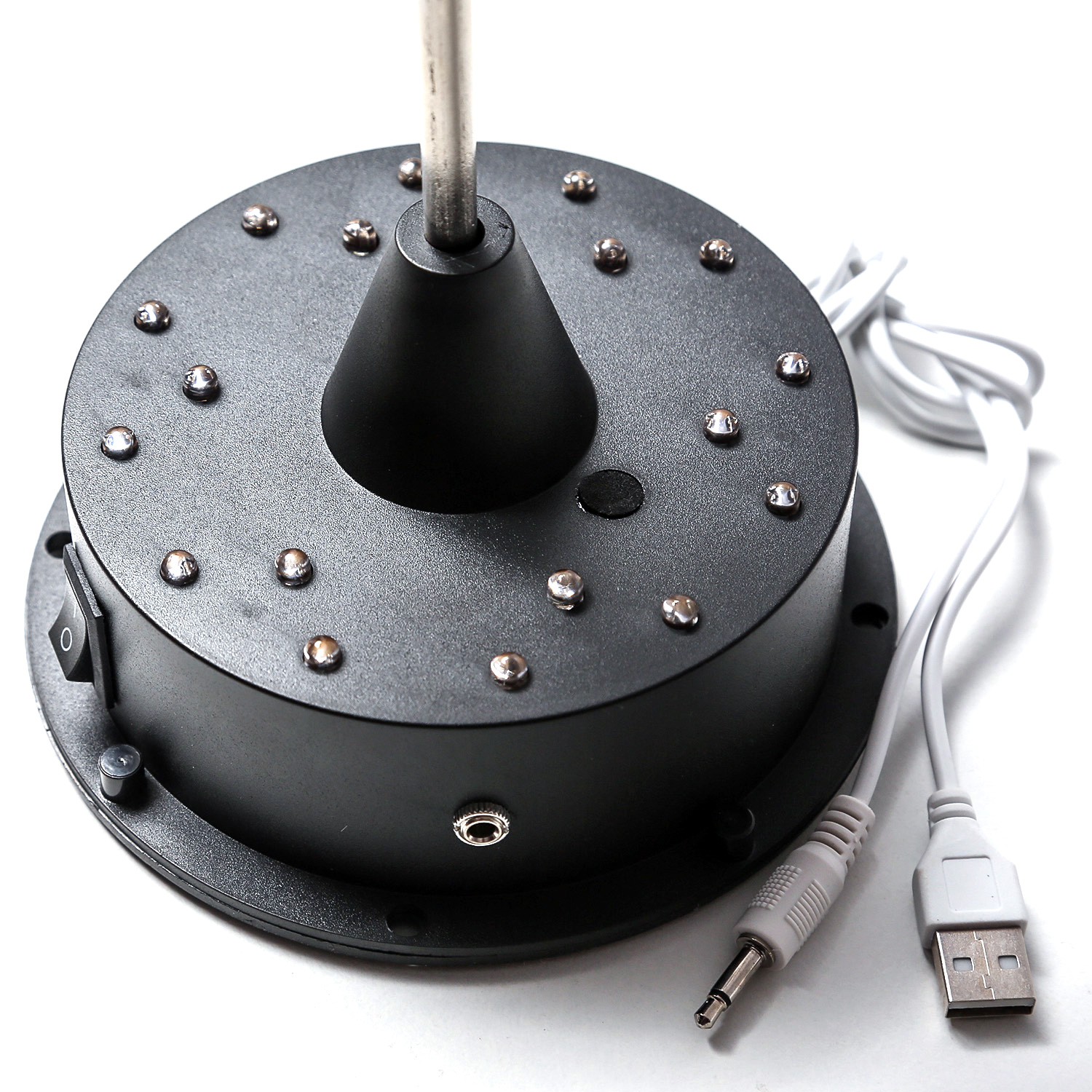 LED Spiegelkugel 13cm mit Standfuß - 18 bunte LED - Batterie und USB Betrieb - silber