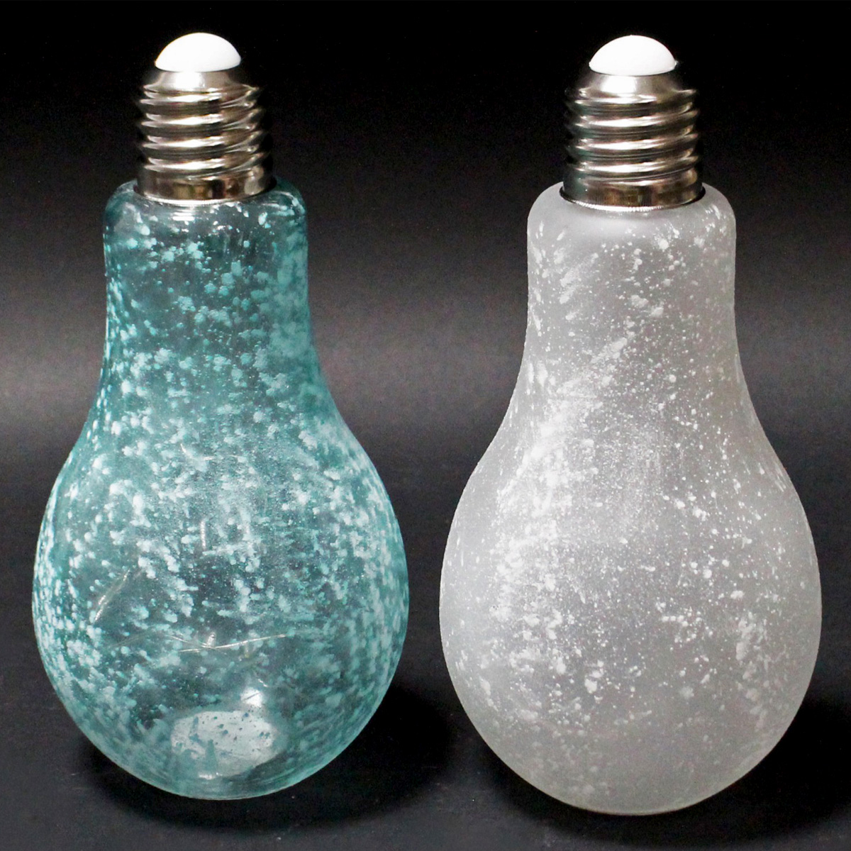 LED Glühbirne mit Lichterkette zum Stellen - H: 22cm, D: 11cm - Batteriebetrieb - eisblau  gefrostet