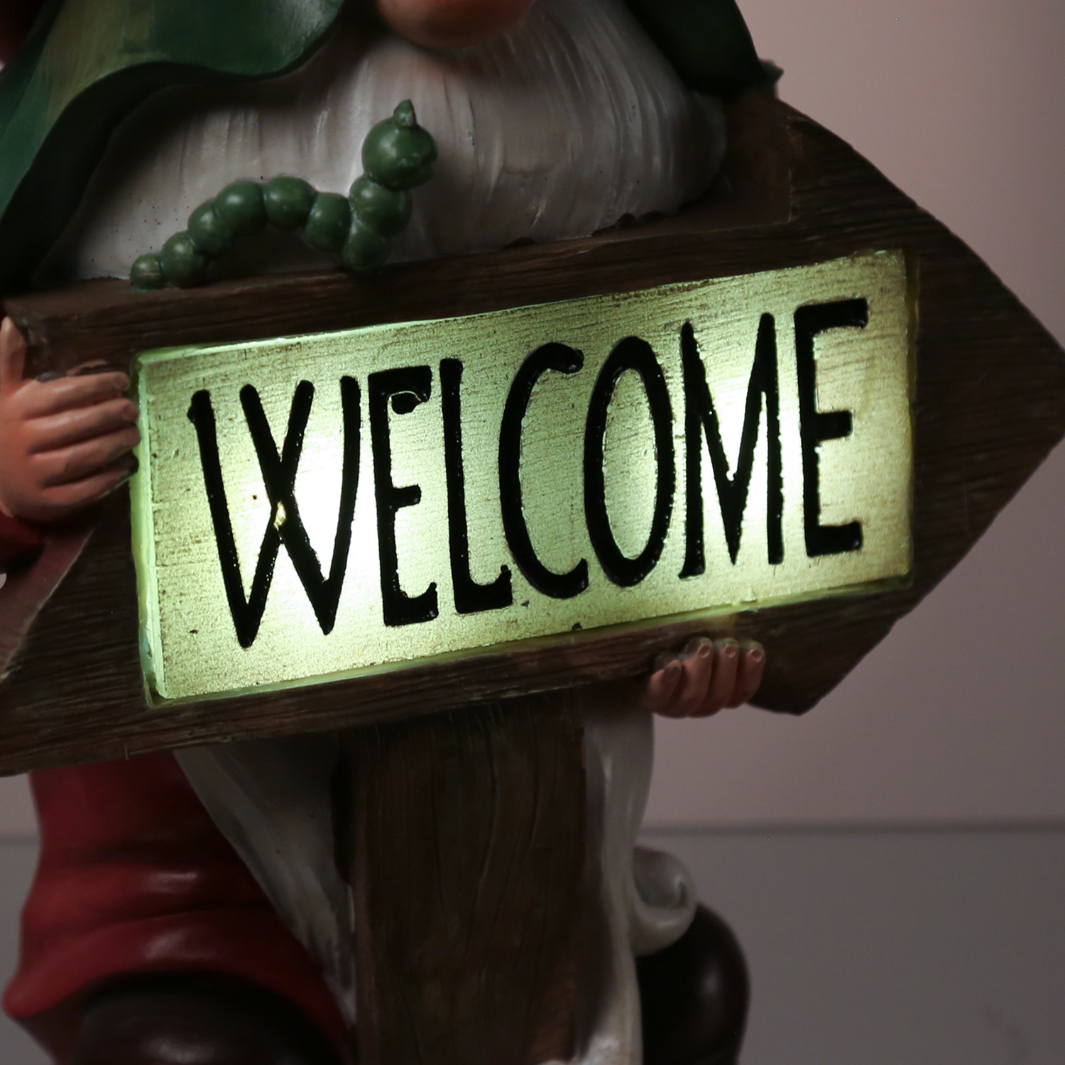 LED Solar Gartenzwerg mit WELCOME Schild - Gartenfigur - warmweiße LED - Lichtsensor - H: 33cm