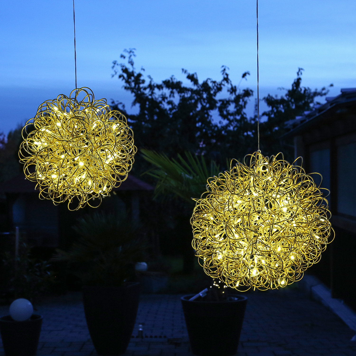 LED 3D Design Drahtkugel SPHERE - 100 warmweiße LED - D: 40cm - für Innen und Außen - gold