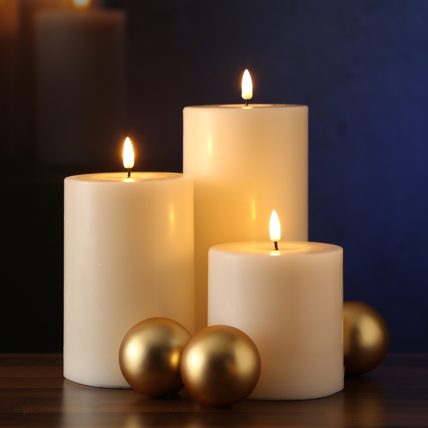LED Stumpenkerze MIA - Echtwachs - realistische 3D Flamme - H: 20cm D:10cm - Batteriebetrieb - creme