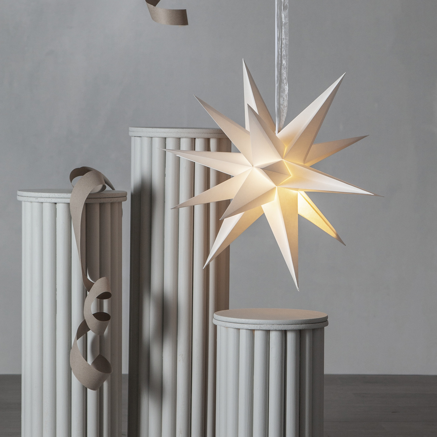 Papierstern DECEMBER - 3D Stern mit Dekoband - hängend - 18-zackig - D: 45cm - weiß