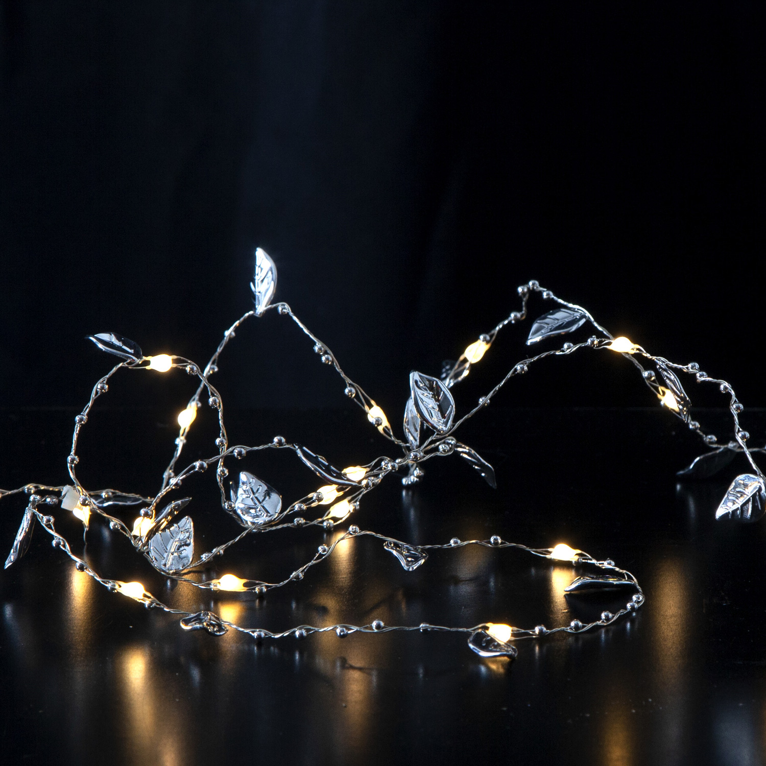 LED Lichterkette "Dew Drop" mit Blättern - 20 warmweiße LED - silberner Draht - 2m - Batteriebetrieb