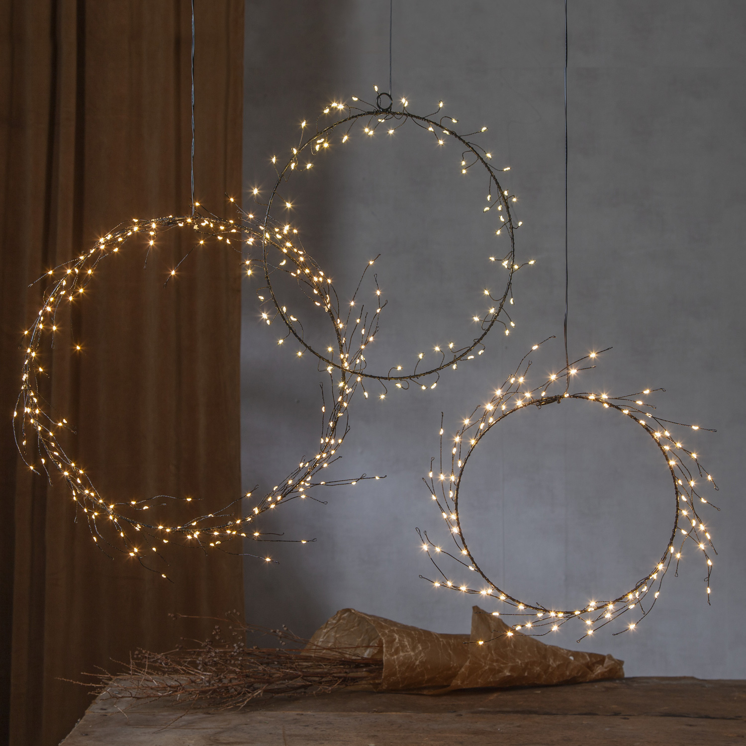 LED Lichtkranz Nike - 80 warmweiße LED - D: 30cm - Indoor - Batterie - Timer - schwarz