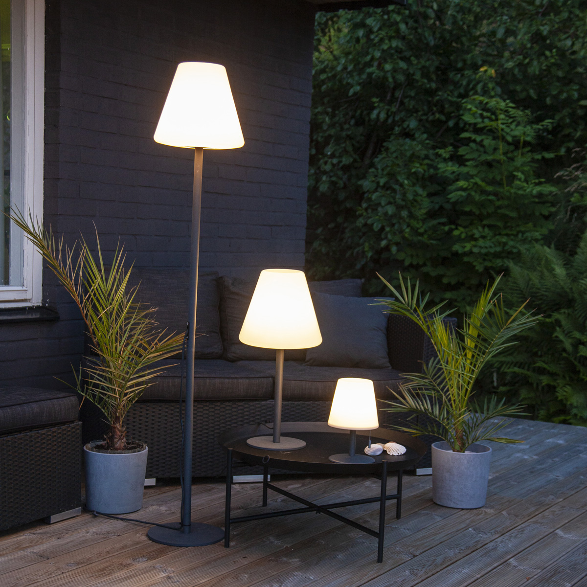 Garten-Beistelllampe/Tischlampe - H: 60cm - weißer 28cm Lampenschirm