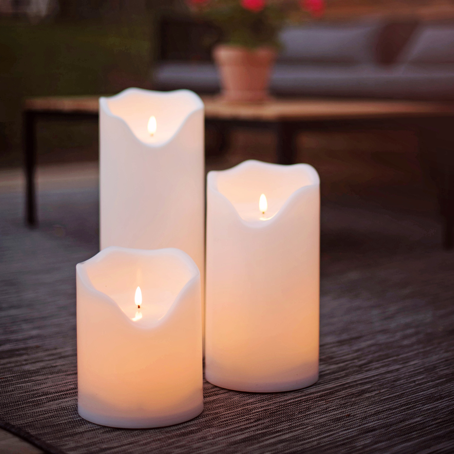 LED  XXL Stumpenkerzen Flamme - Kunststoff - flackernde 3D Flamme - Timer - Außen - weiß - 3er Set