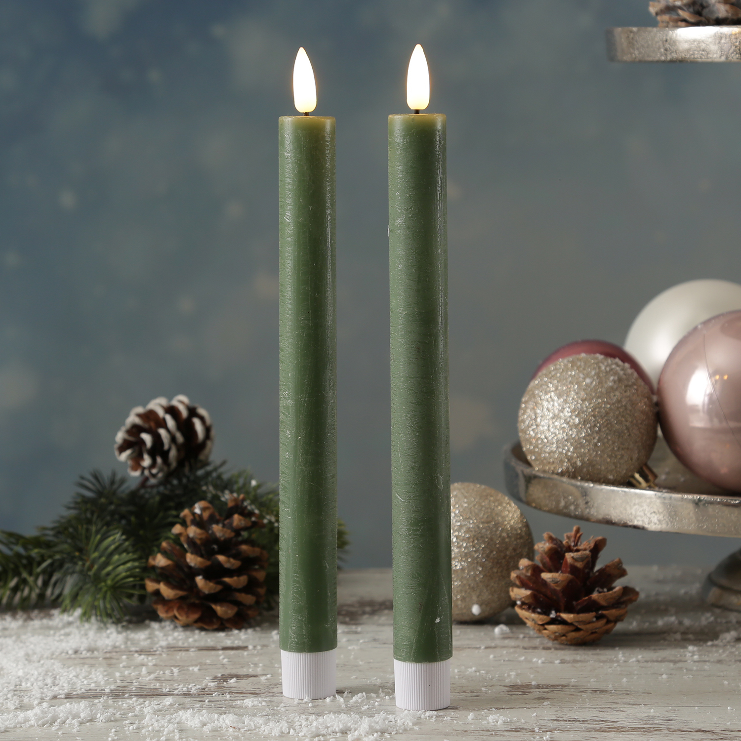 LED Stabkerzen LINA - Rustik-Optik - Echtwachs - 3D Flamme - H: 24cm - Timer - grün - 2er Set
