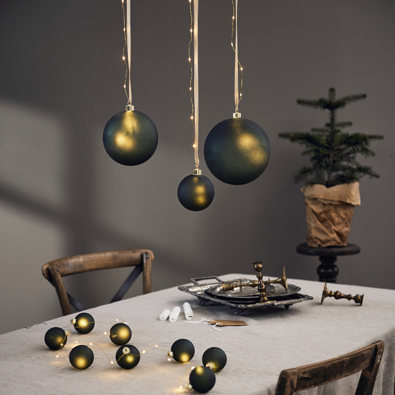 LED Christbaumkugel - Weihnachtskugel - Glas - 16 warmweiße LED - D: 10cm - Timer - Batterie - grün